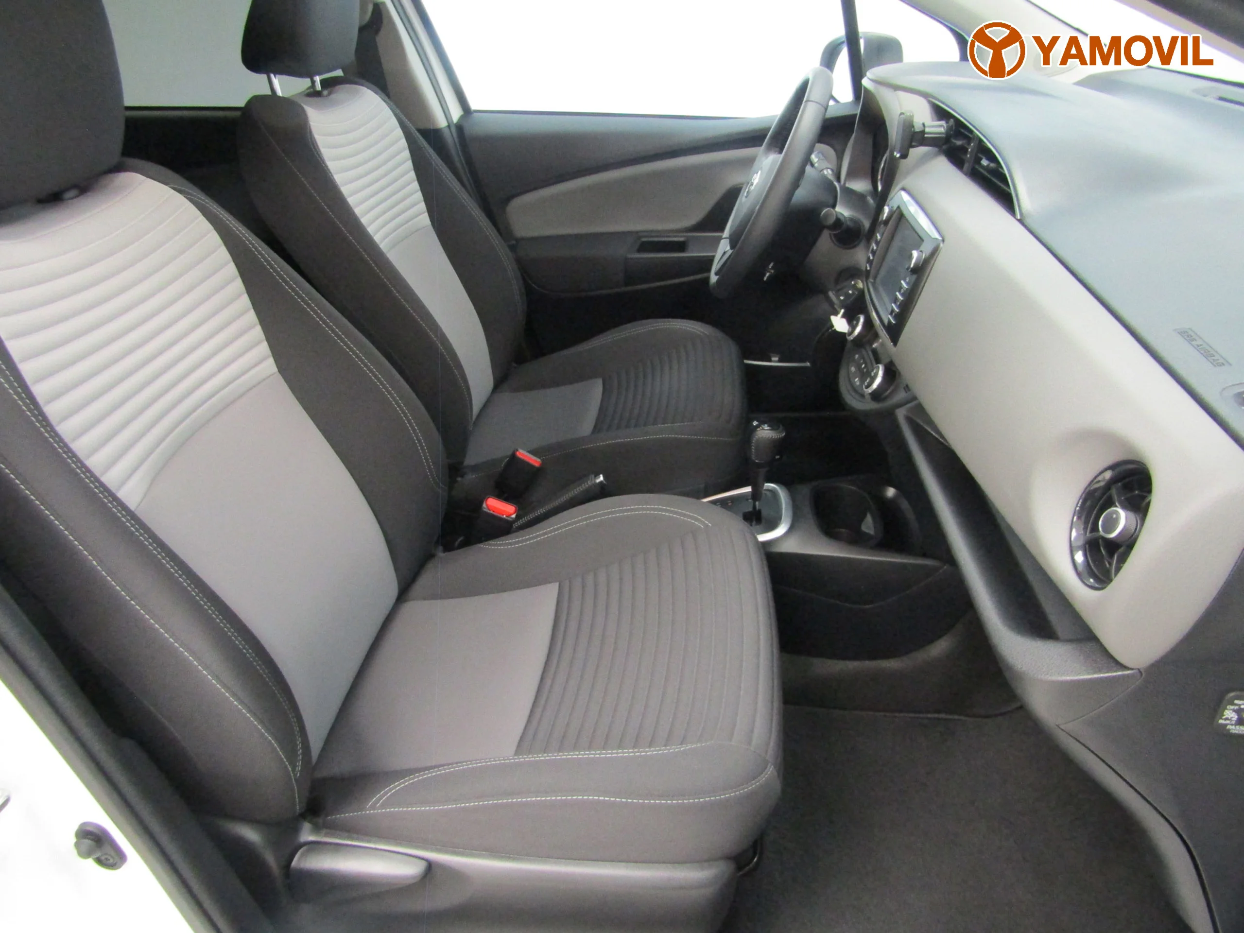 Toyota Yaris 100H AUT (e-CVT) ACTIVE - Foto 13