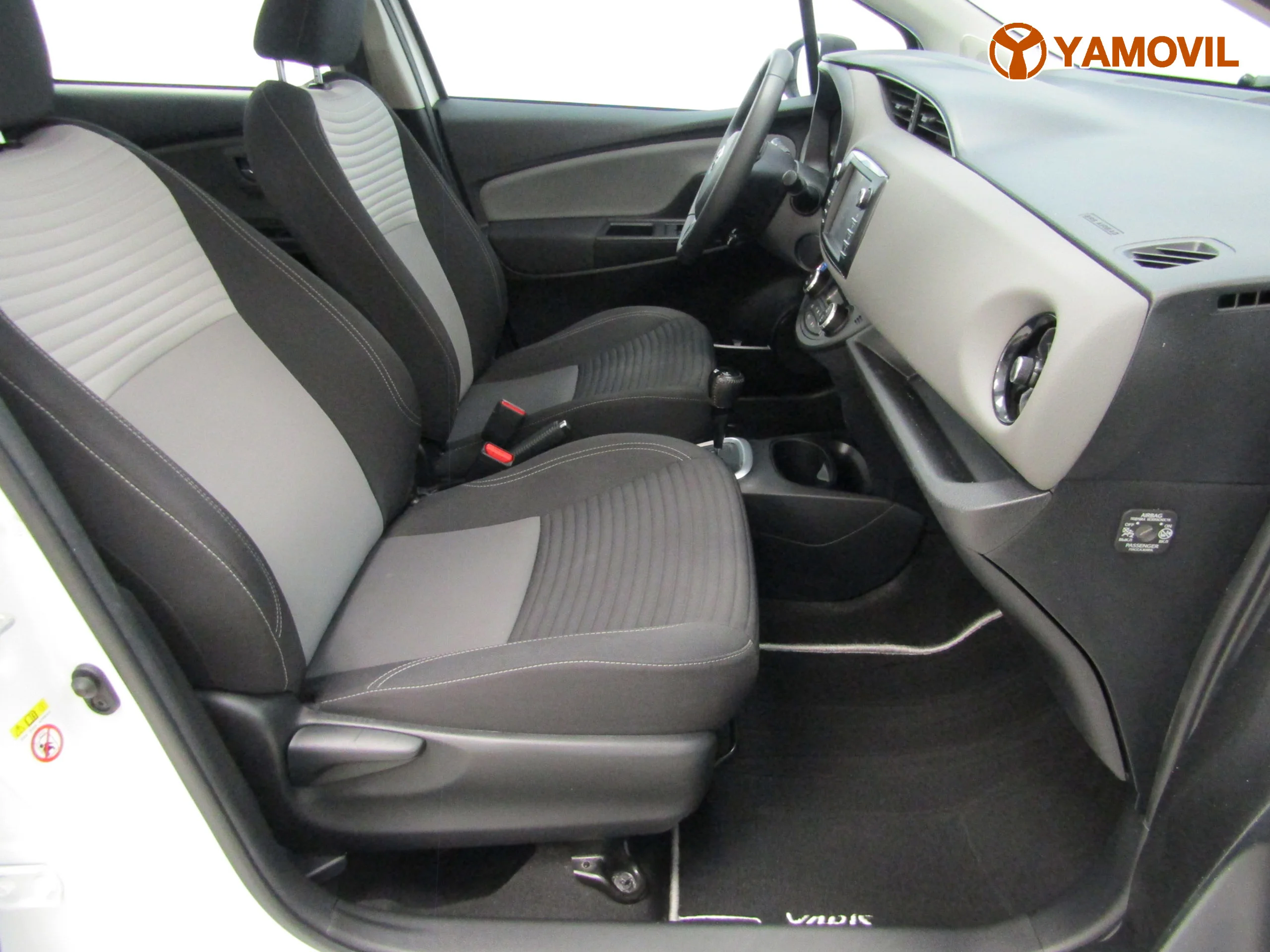 Toyota Yaris HYBRID 1.5 ACTIVE - Foto 8