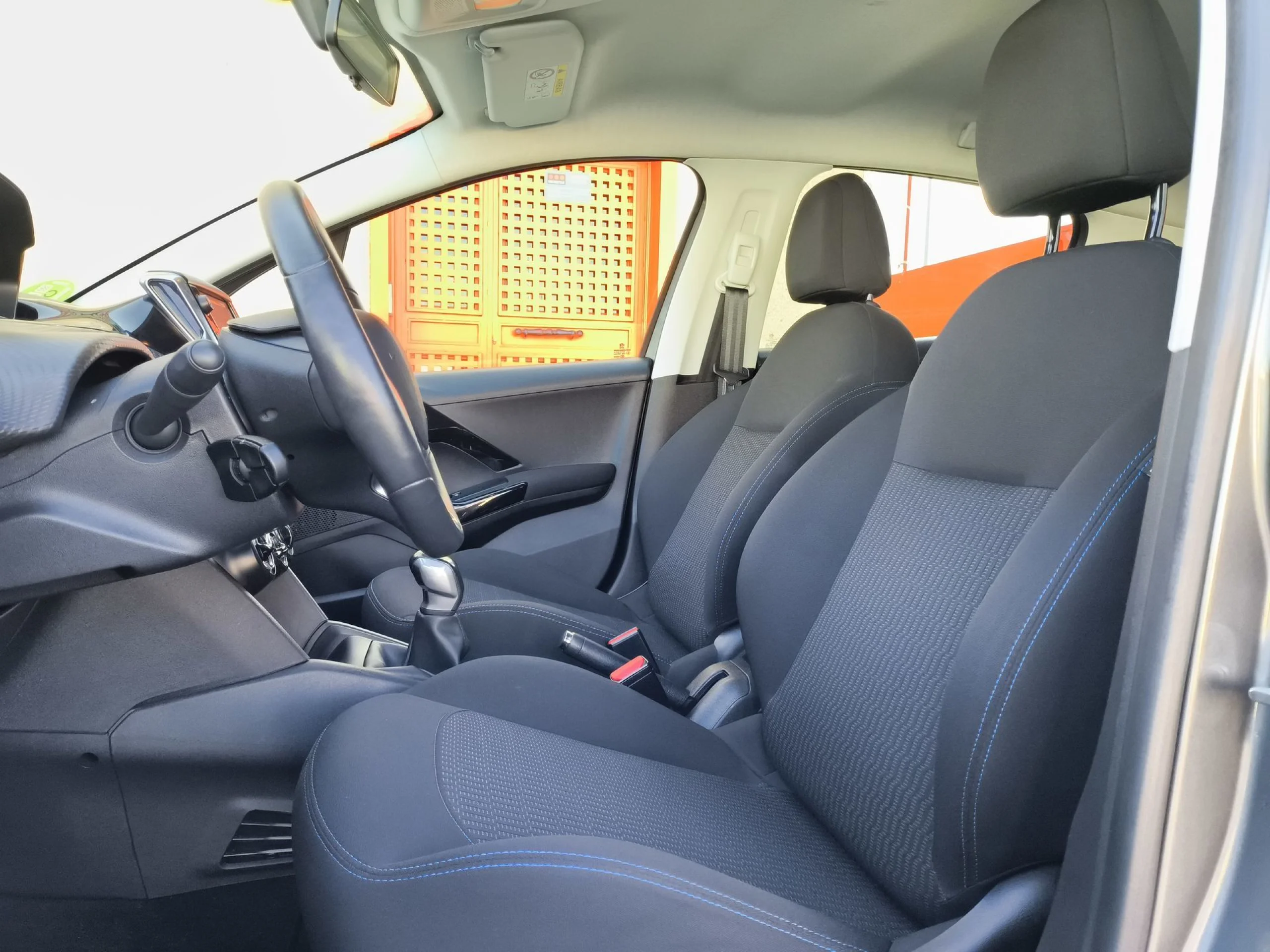 Peugeot 208 Style BlueHDi 	55 kW (75 CV) - Foto 8