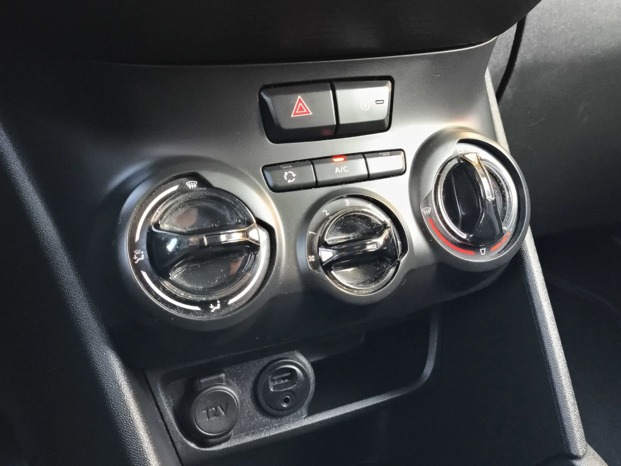 Peugeot 208 Style BlueHDi 	55 kW (75 CV) - Foto 14