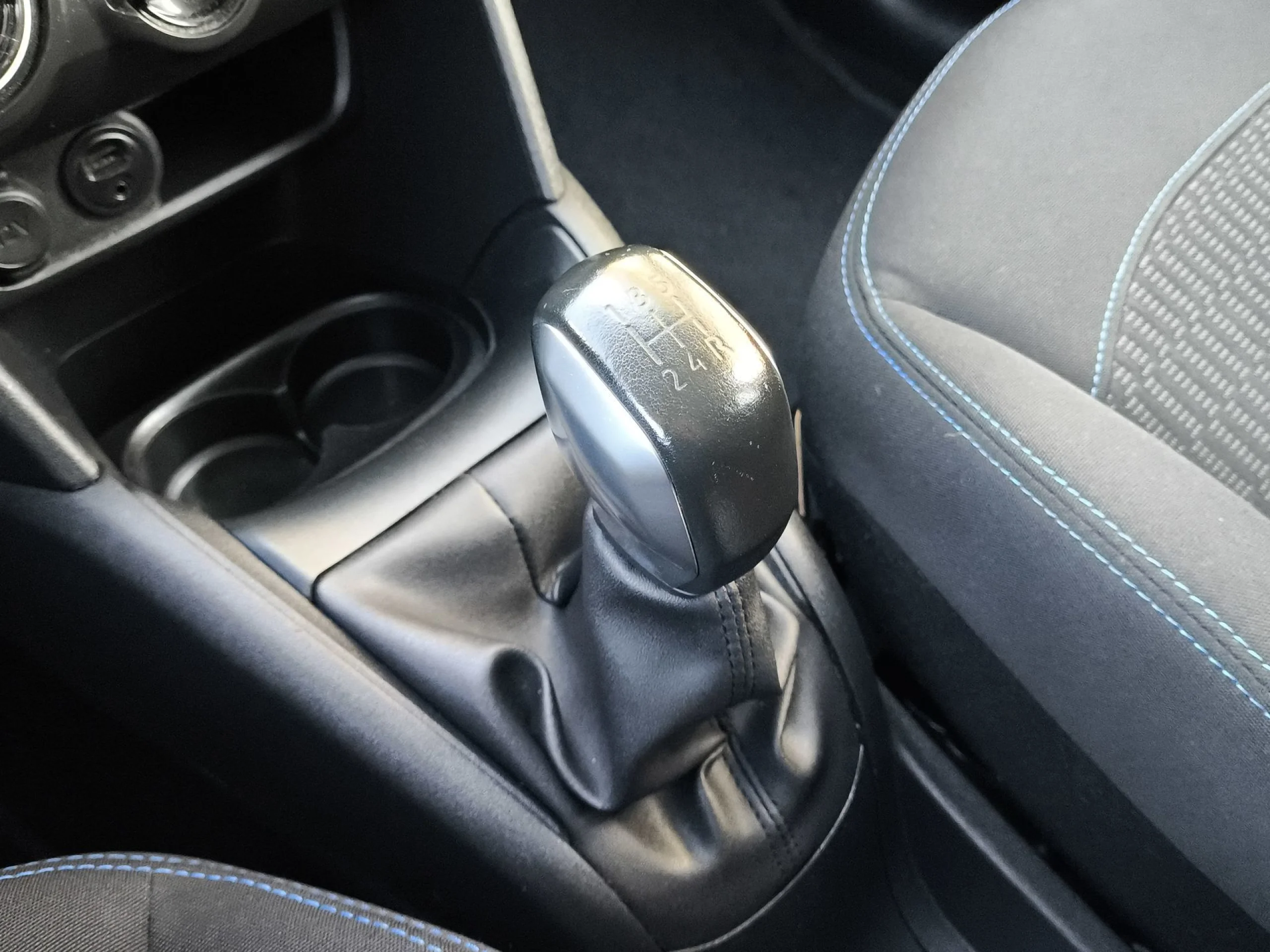Peugeot 208 Style BlueHDi 	55 kW (75 CV) - Foto 15