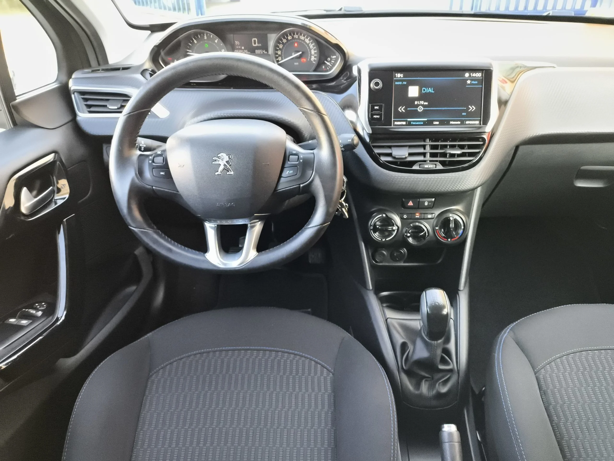 Peugeot 208 Style BlueHDi 	55 kW (75 CV) - Foto 16