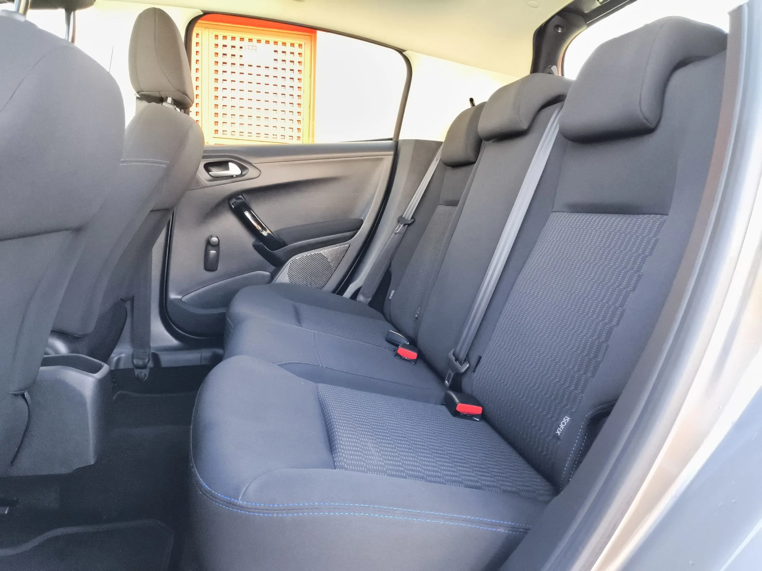 Peugeot 208 Style BlueHDi 	55 kW (75 CV) - Foto 17