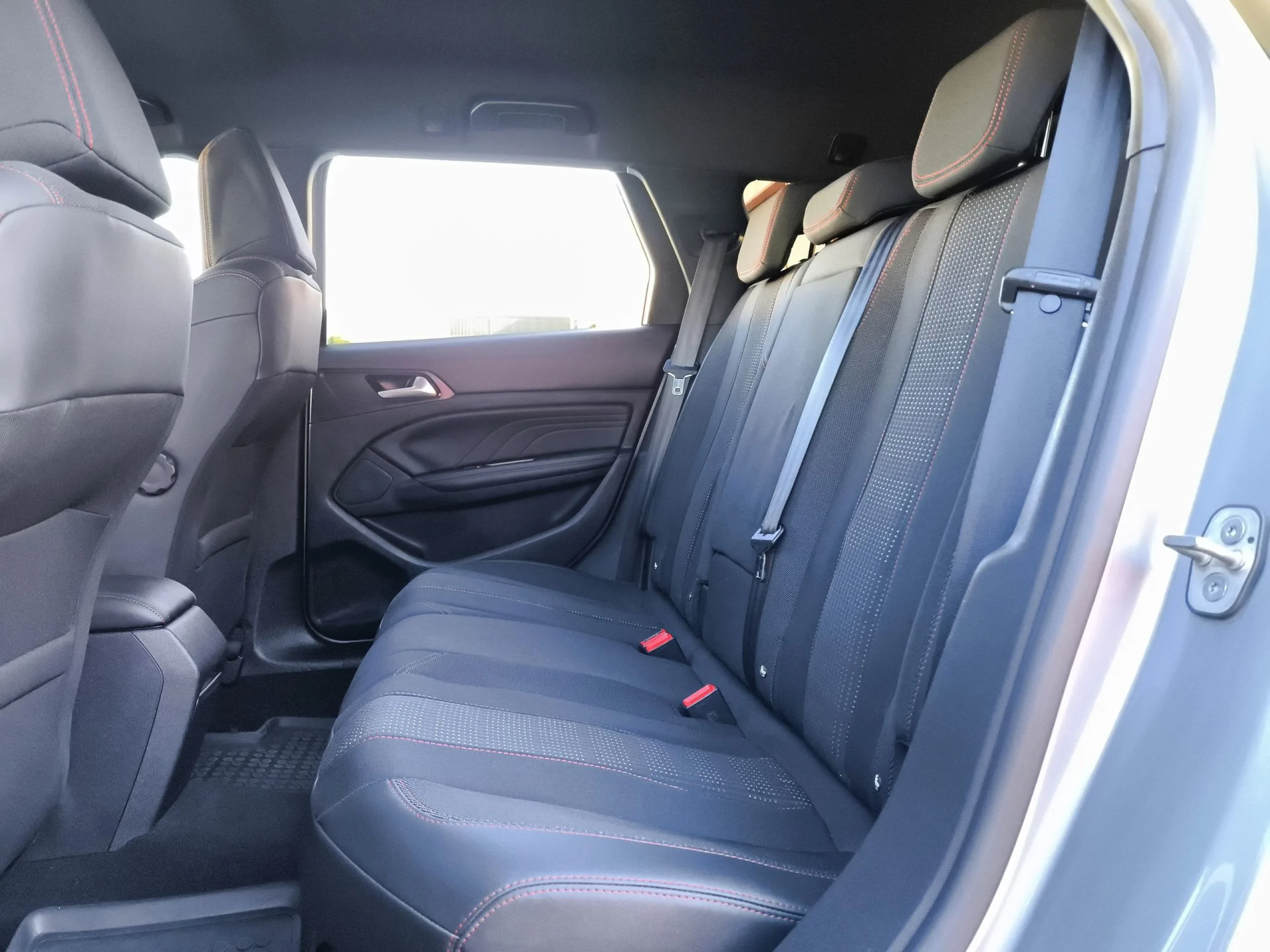 Peugeot 308 SW 2.0 BlueHDI SANDS GT Line 110 kW (150 CV) - Foto 25
