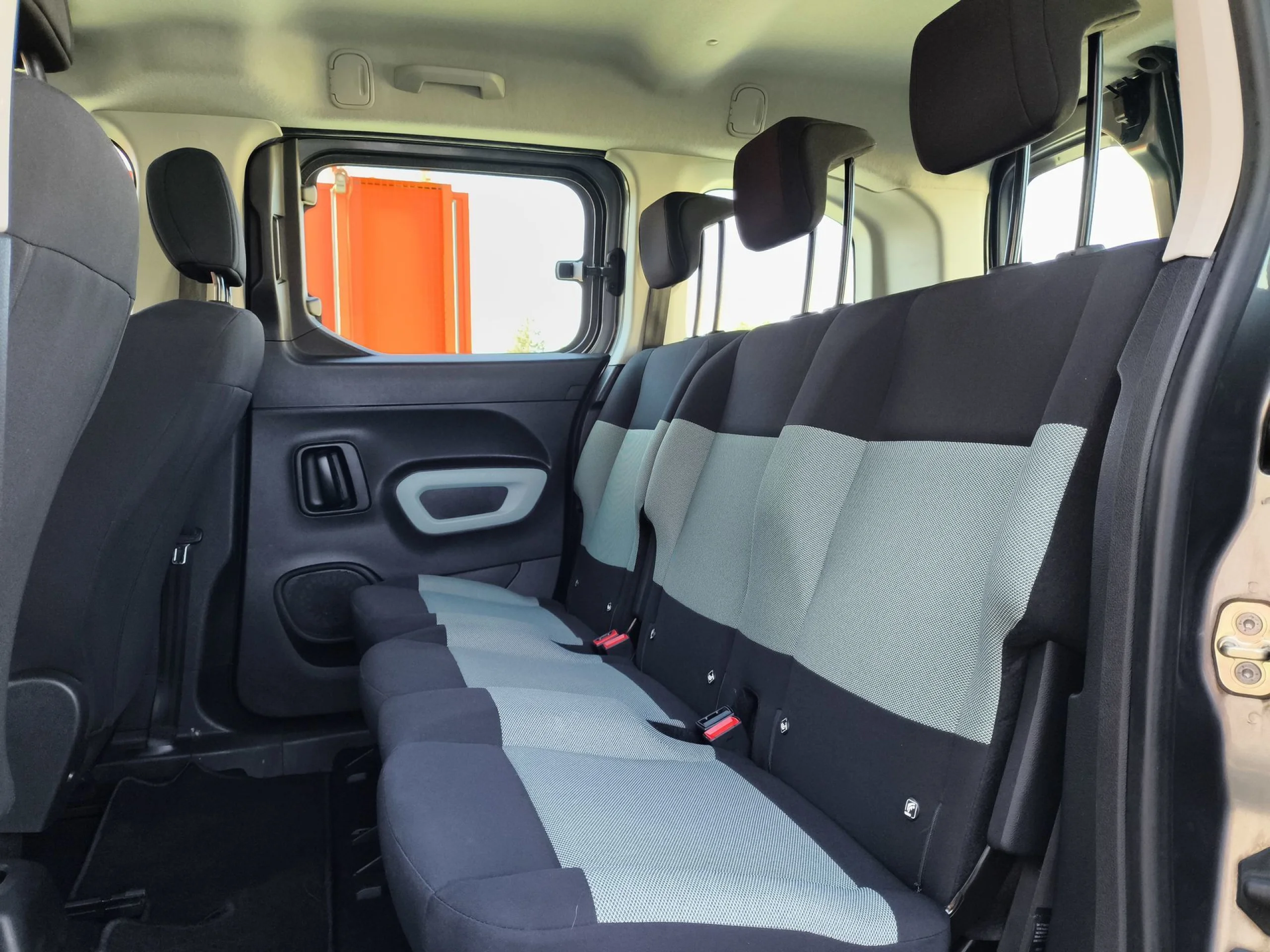 Citroen Berlingo Combi PureTech 110 SANDS Talla M Feel 81 kW (110 CV) - Foto 24