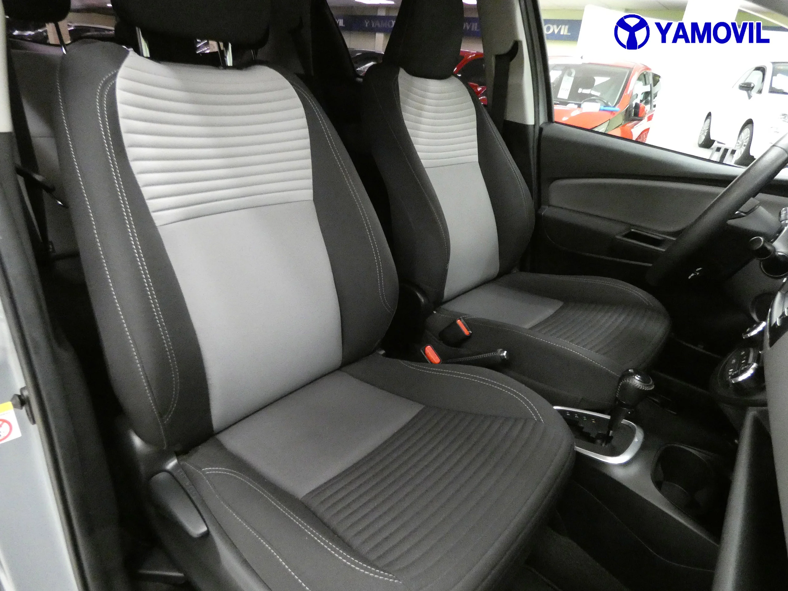 Toyota Yaris 1.5 ACTIVE TECH 100H 5P - Foto 15