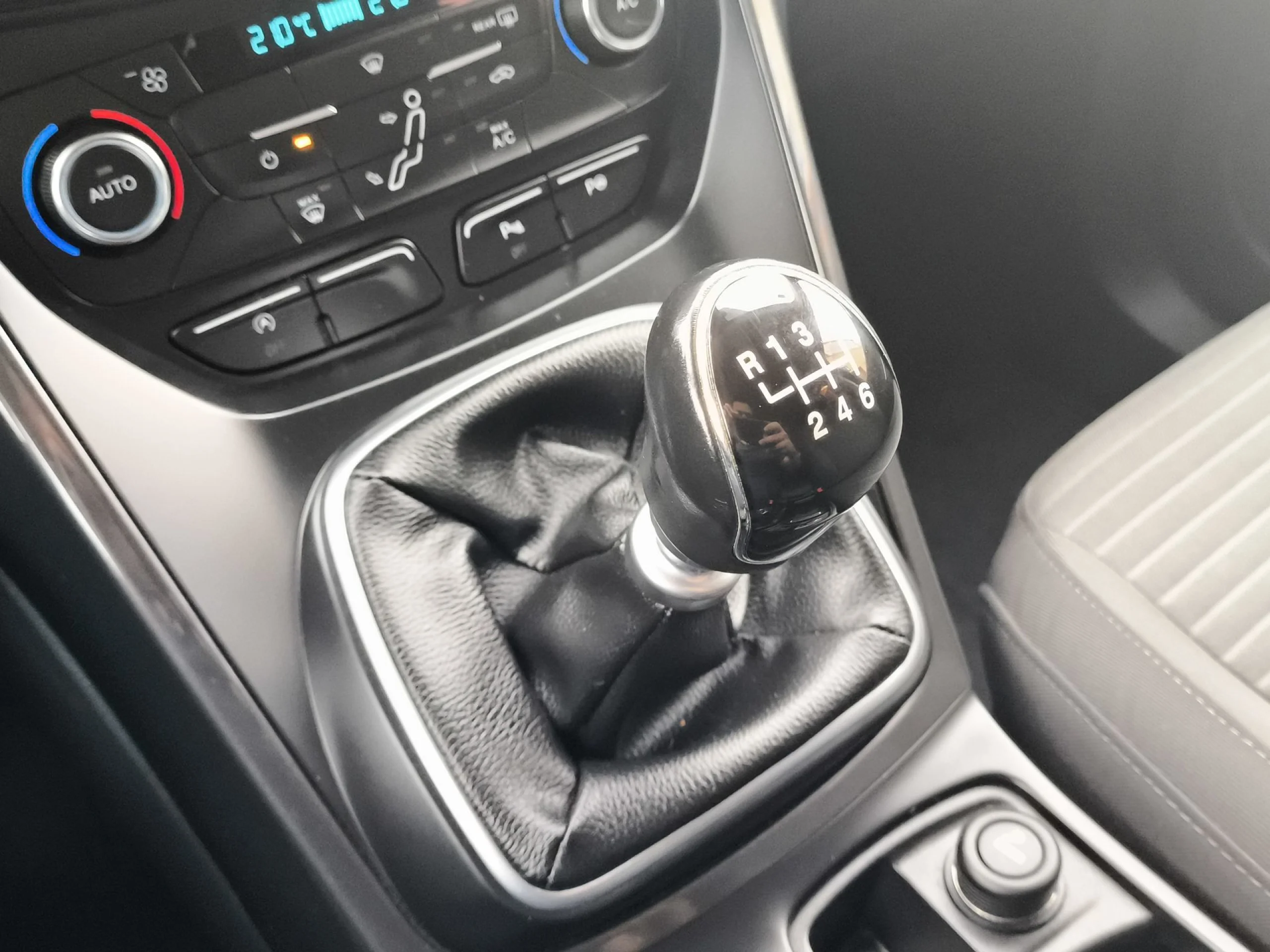 Ford C-Max 1.0 EcoBoost Titanium 92 kW (125 CV) - Foto 17