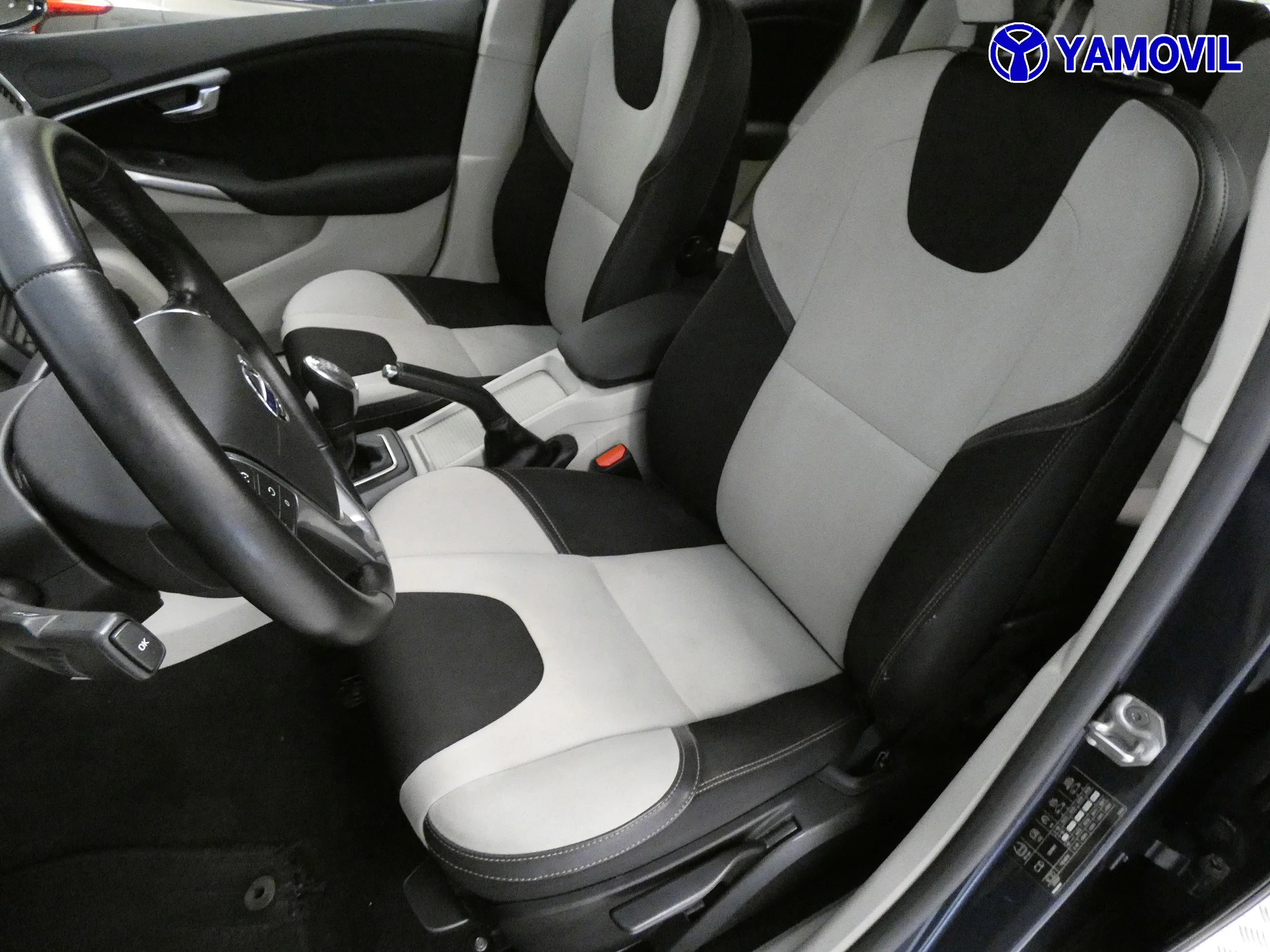 Volvo V40 1.6 D2 CROSS COUNTRY MOMENTUM 5P - Foto 13