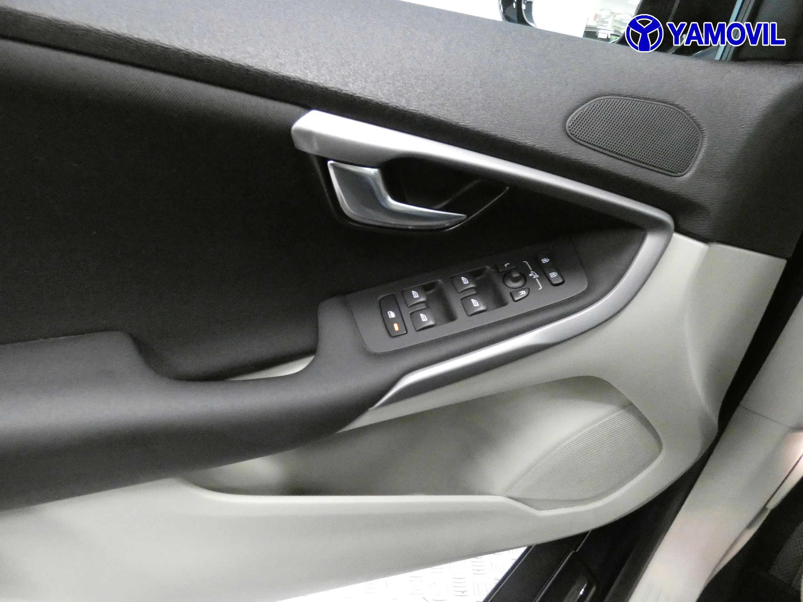 Volvo V40 1.6 D2 CROSS COUNTRY MOMENTUM 5P - Foto 25