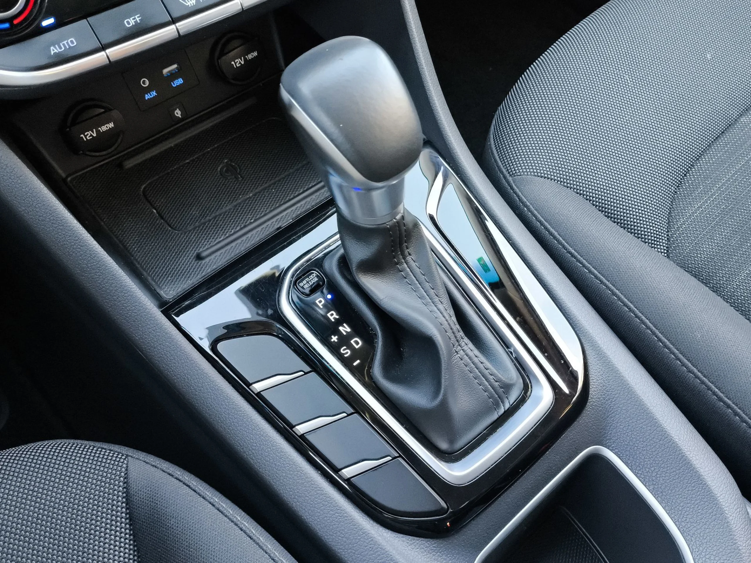 Hyundai IONIQ 1.6 GDI HEV Tecno DCT 104 kW (141 CV) - Foto 17