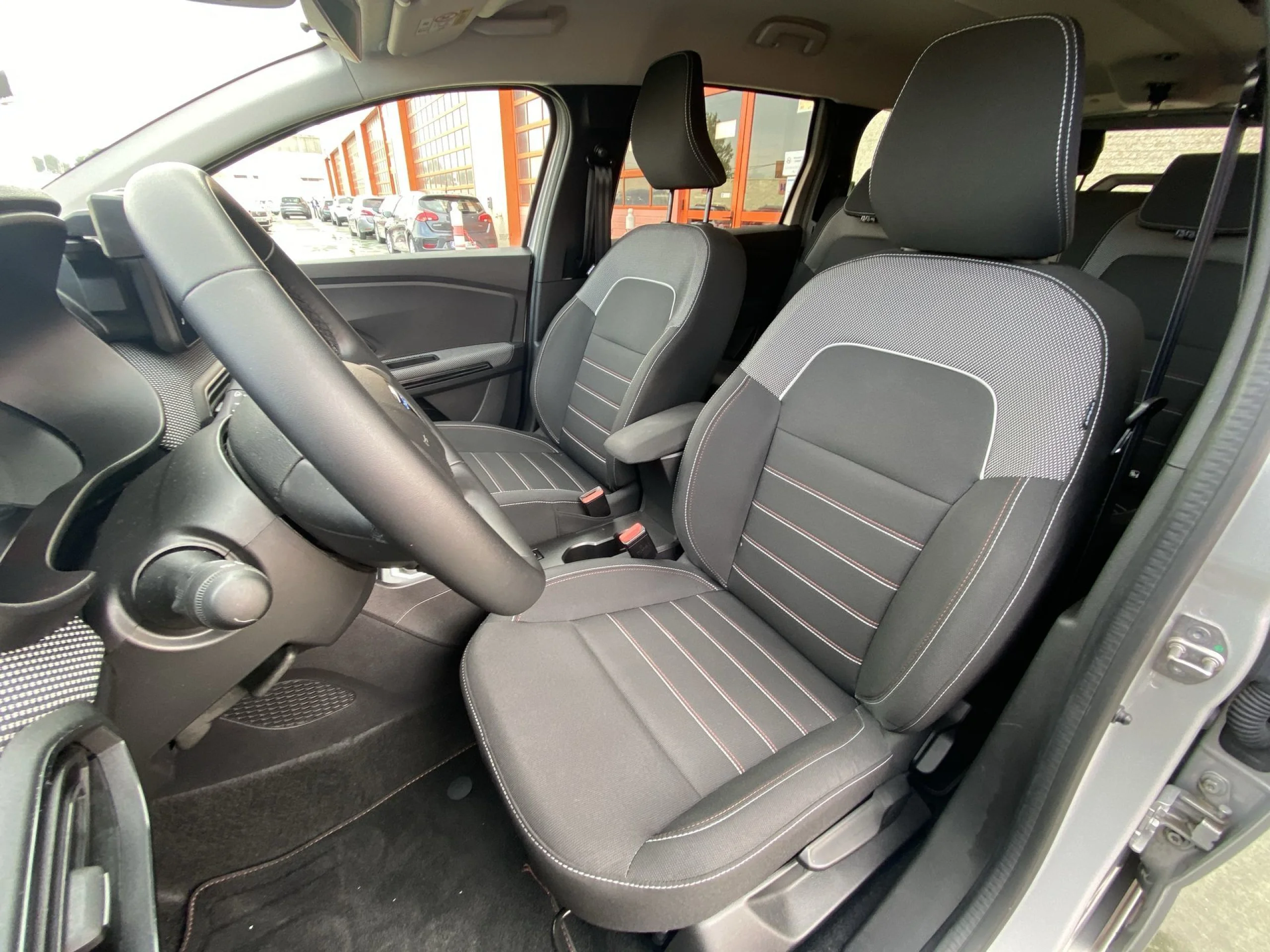 Dacia Jogger S.L.Extreme TCe 81 kW (110 CV) - Foto 8