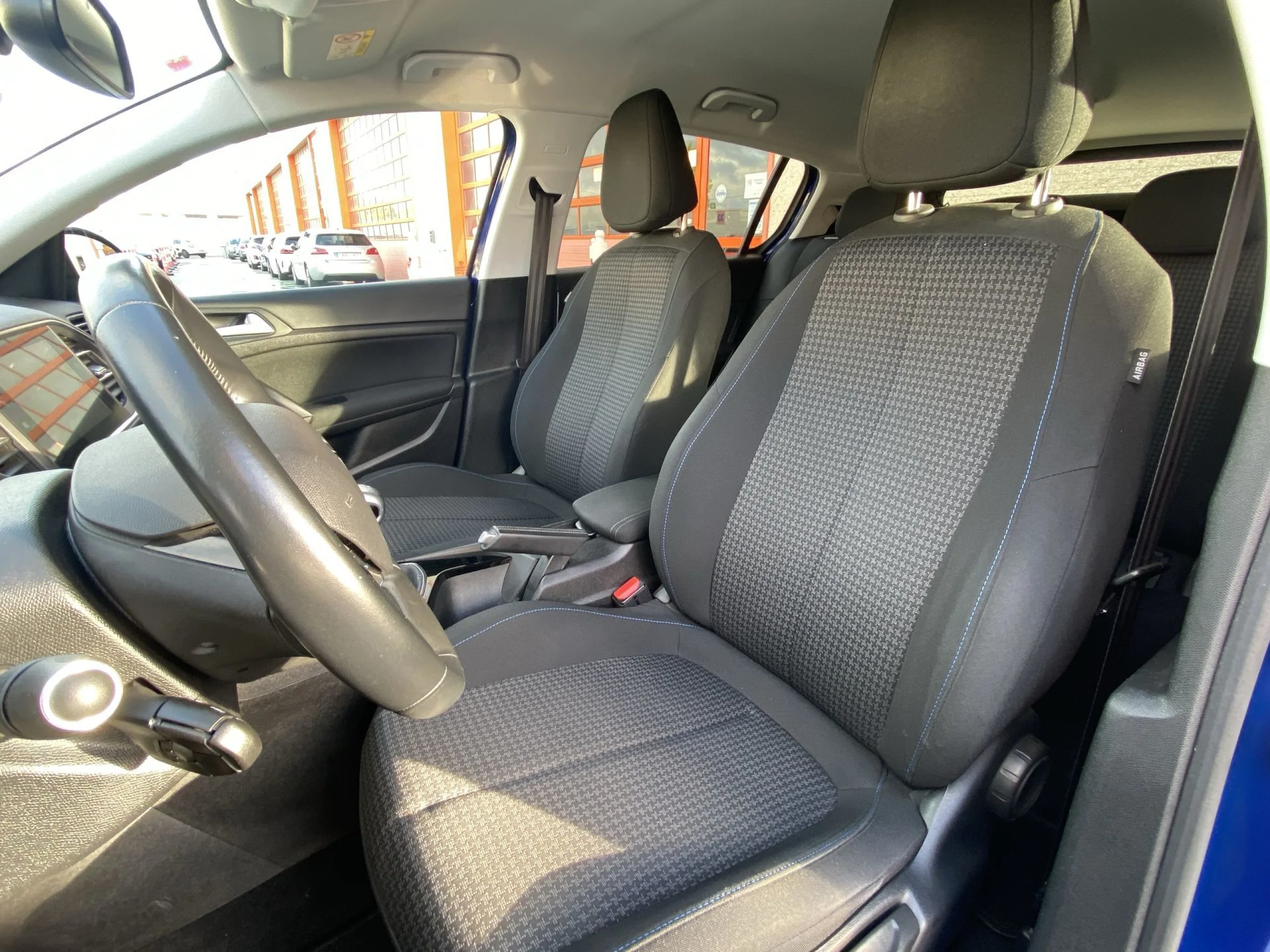 Peugeot 308 BlueHDi 130 SANDS Style 96 kW (130 CV) - Foto 8