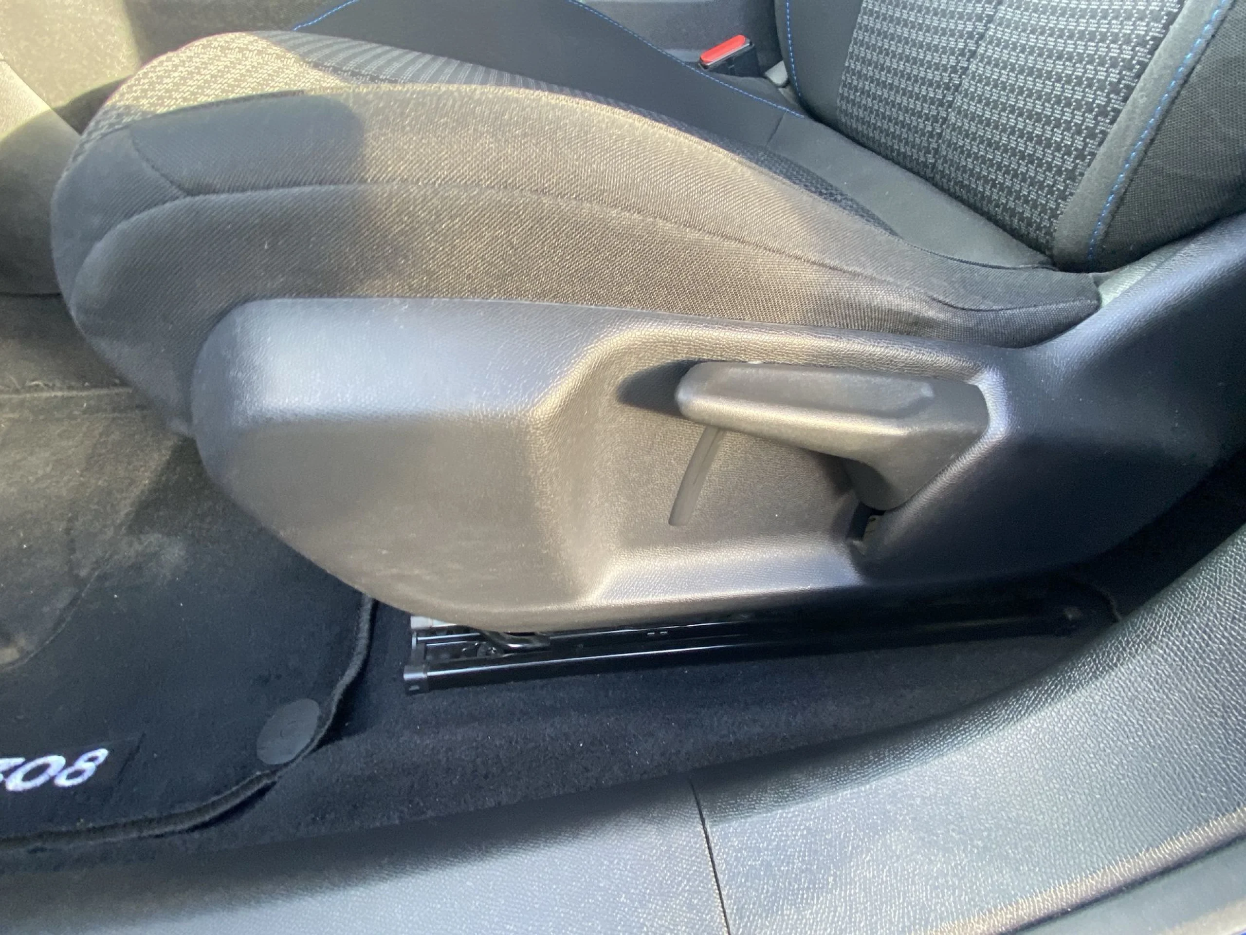 Peugeot 308 BlueHDi 130 SANDS Style 96 kW (130 CV) - Foto 9