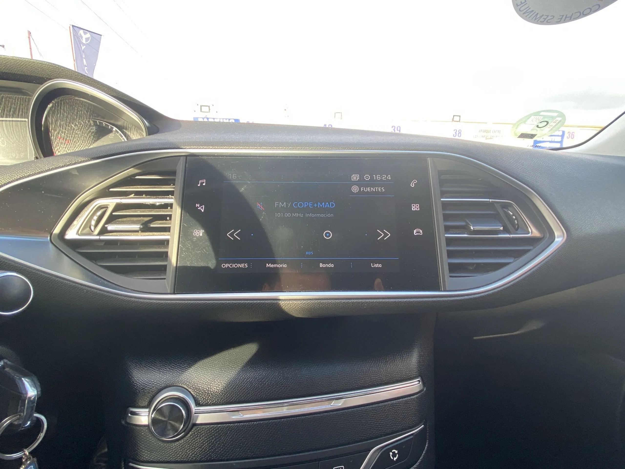 Peugeot 308 BlueHDi 130 SANDS Style 96 kW (130 CV) - Foto 13