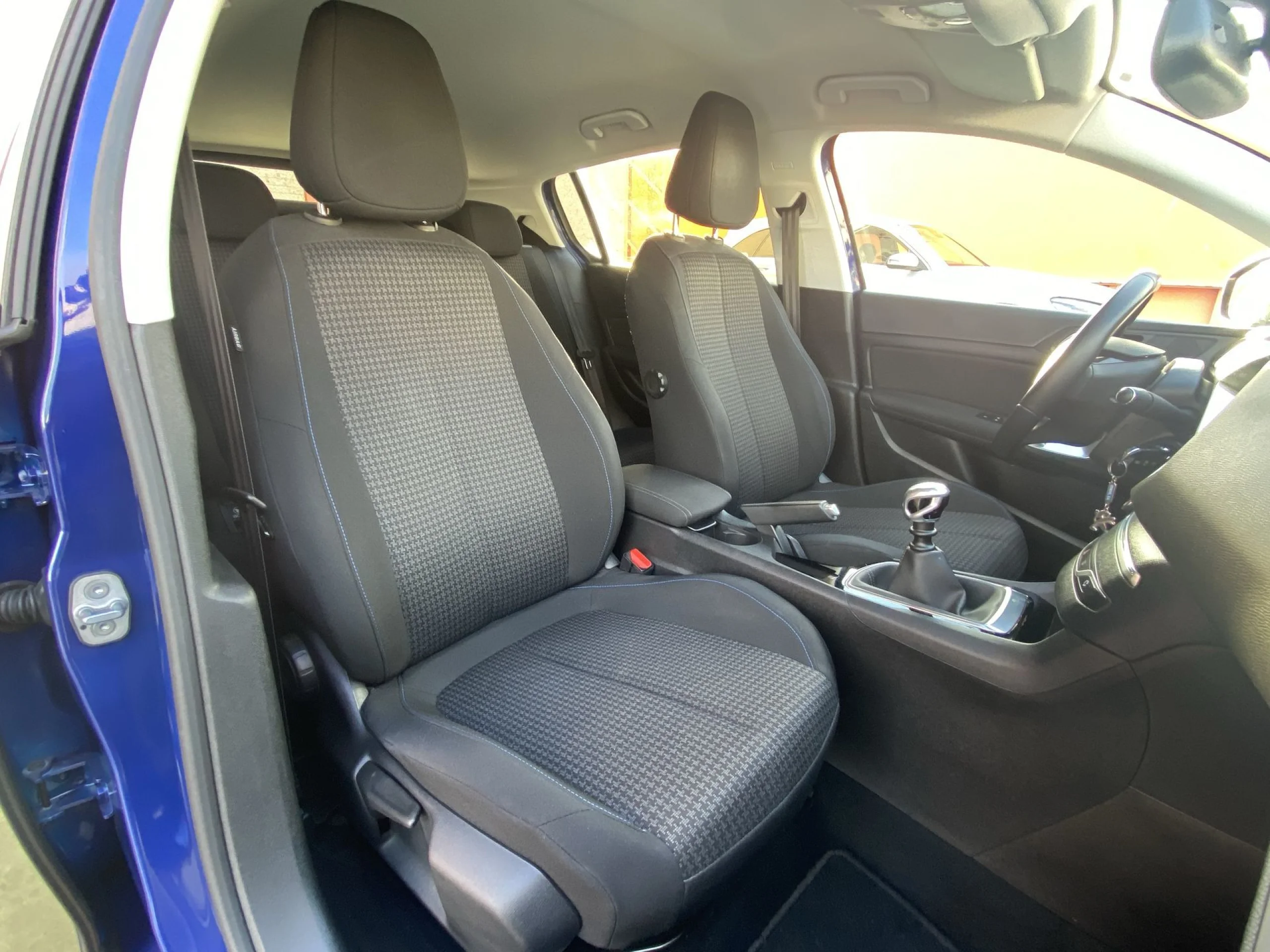 Peugeot 308 BlueHDi 130 SANDS Style 96 kW (130 CV) - Foto 21