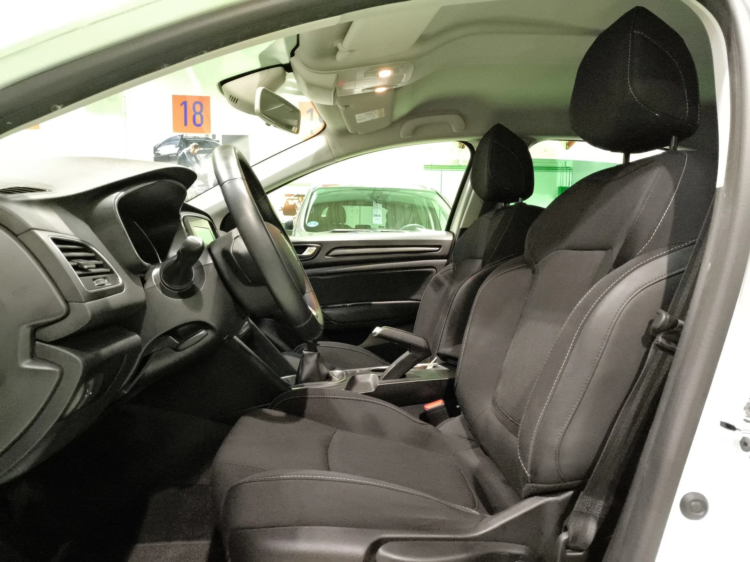 Renault Megane Limited TCe 103 kW (140 CV) GPF - Foto 8