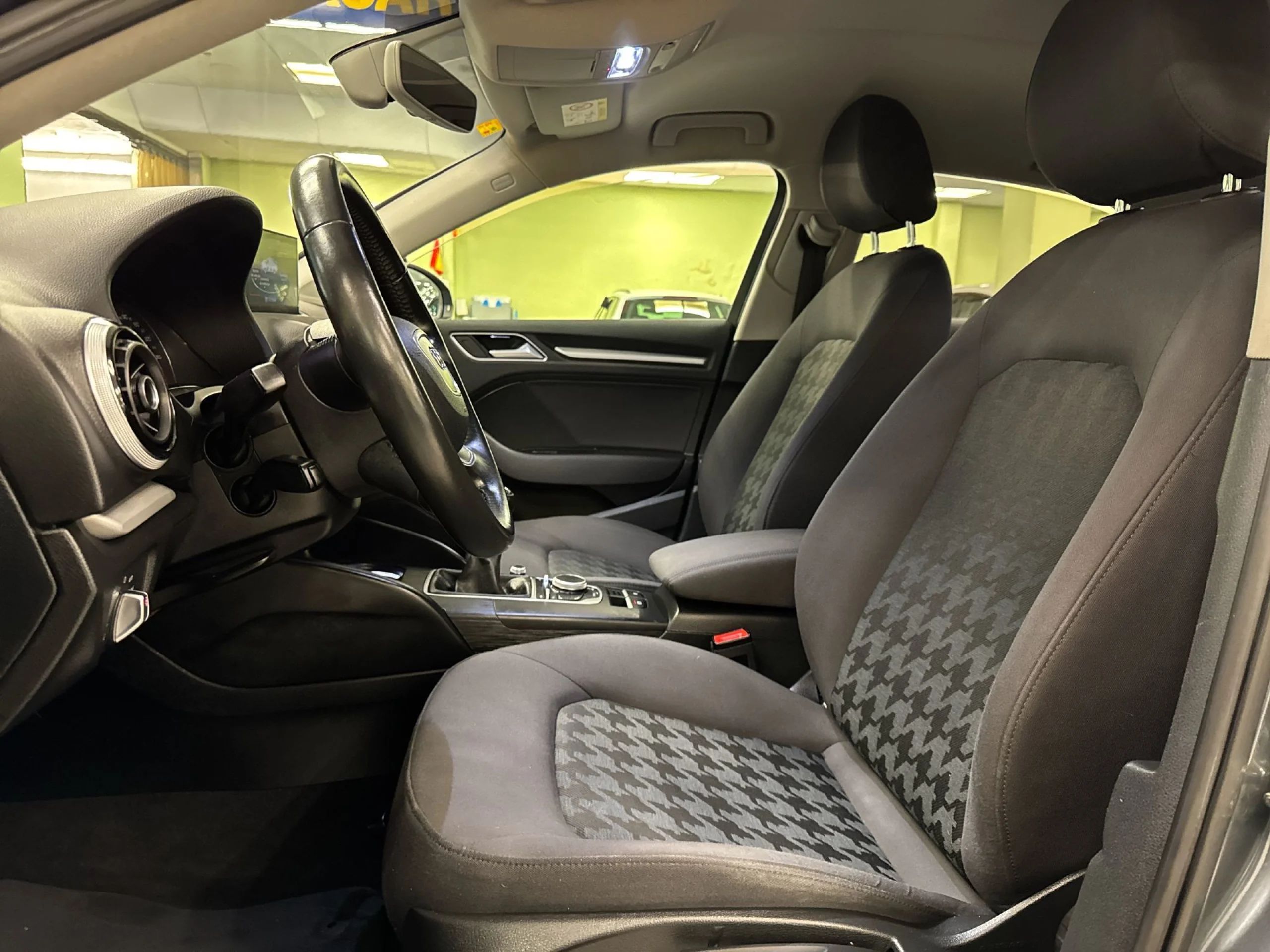 Audi A3 sedan Attraction 1.6 TDI clean diesel 81 kW (110 CV) - Foto 8