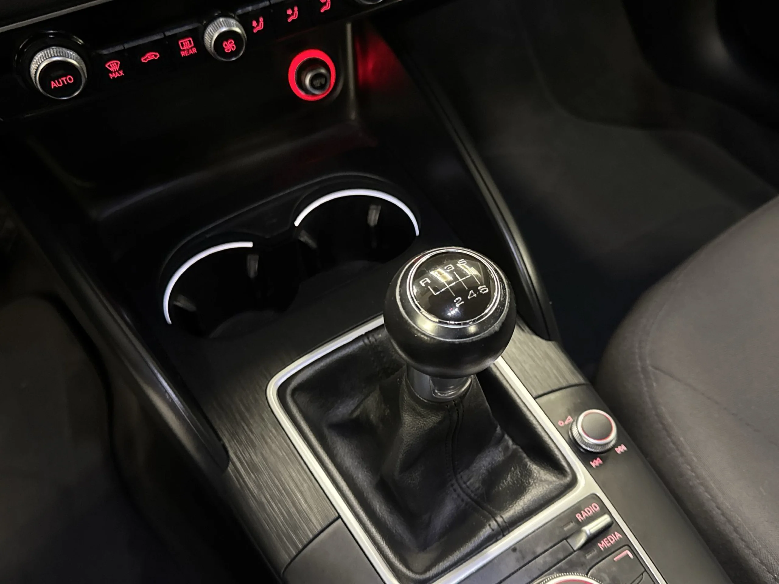 Audi A3 sedan Attraction 1.6 TDI clean diesel 81 kW (110 CV) - Foto 17