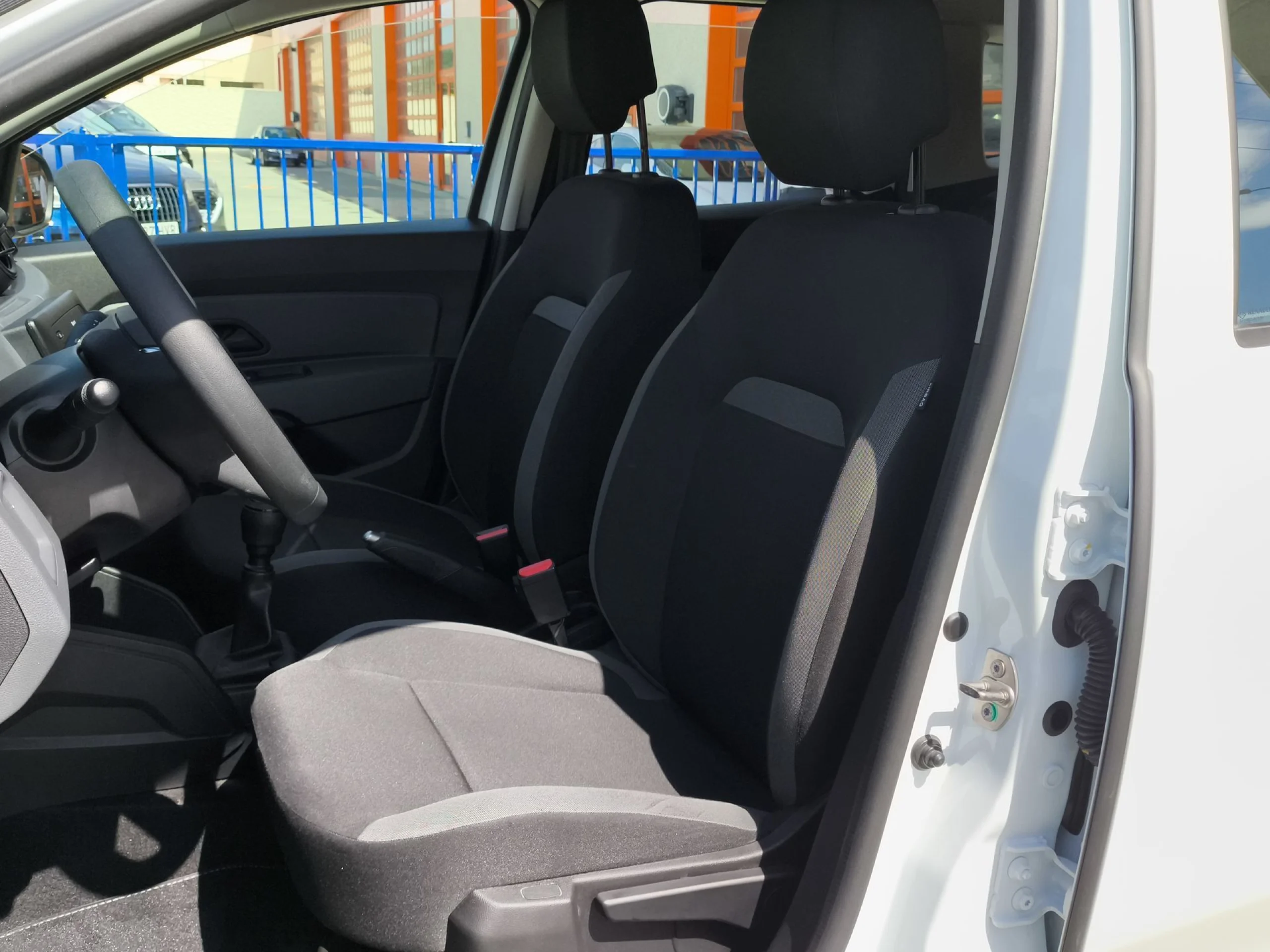 Dacia Duster Essential TCE 74 kW (100 CV) 4X2 - Foto 8