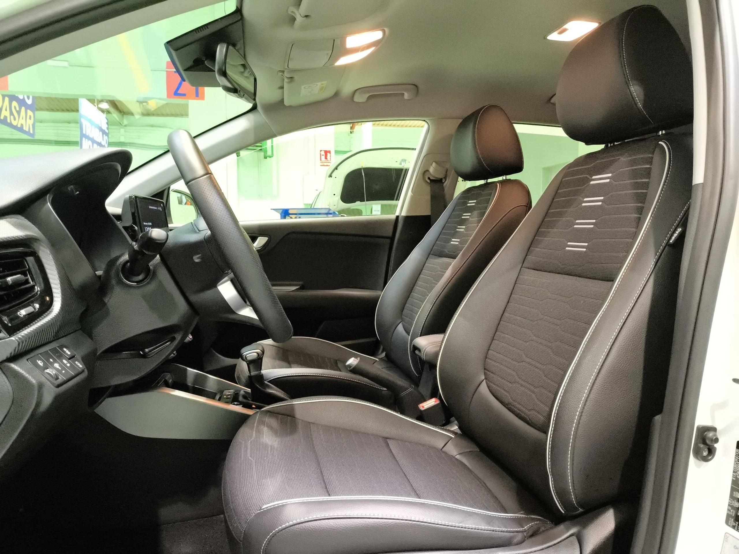 Kia Stonic 1.0 T-GDi MHEV GT Line DCT 88 kW (120 CV) - Foto 11