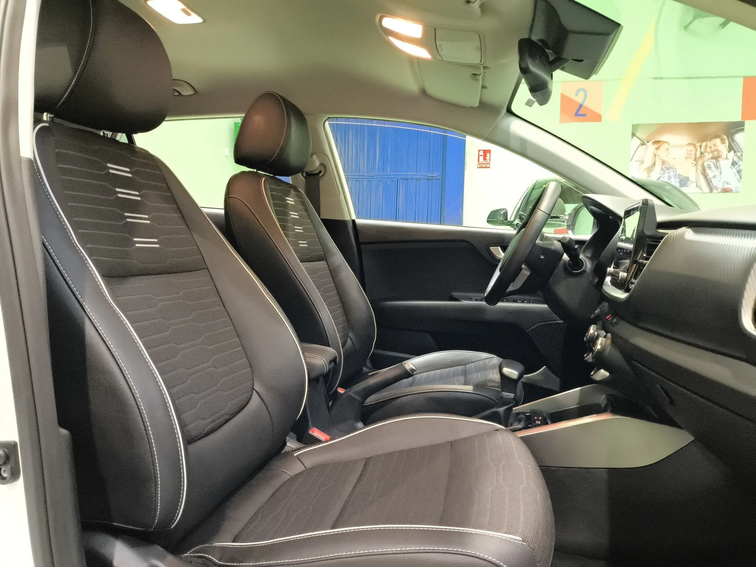Kia Stonic 1.0 T-GDi MHEV GT Line DCT 88 kW (120 CV) - Foto 24