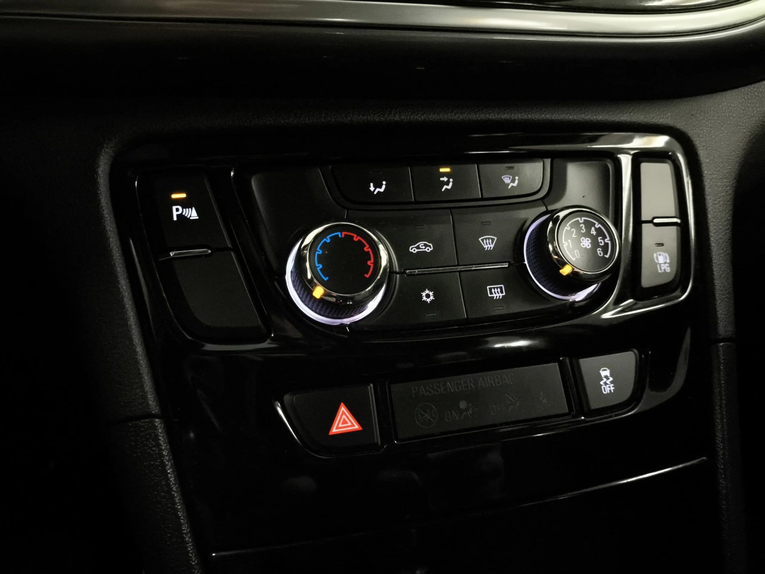 Opel Mokka X 1.4 Turbo GLP Selective 4X2 103 kW (140 CV) - Foto 19