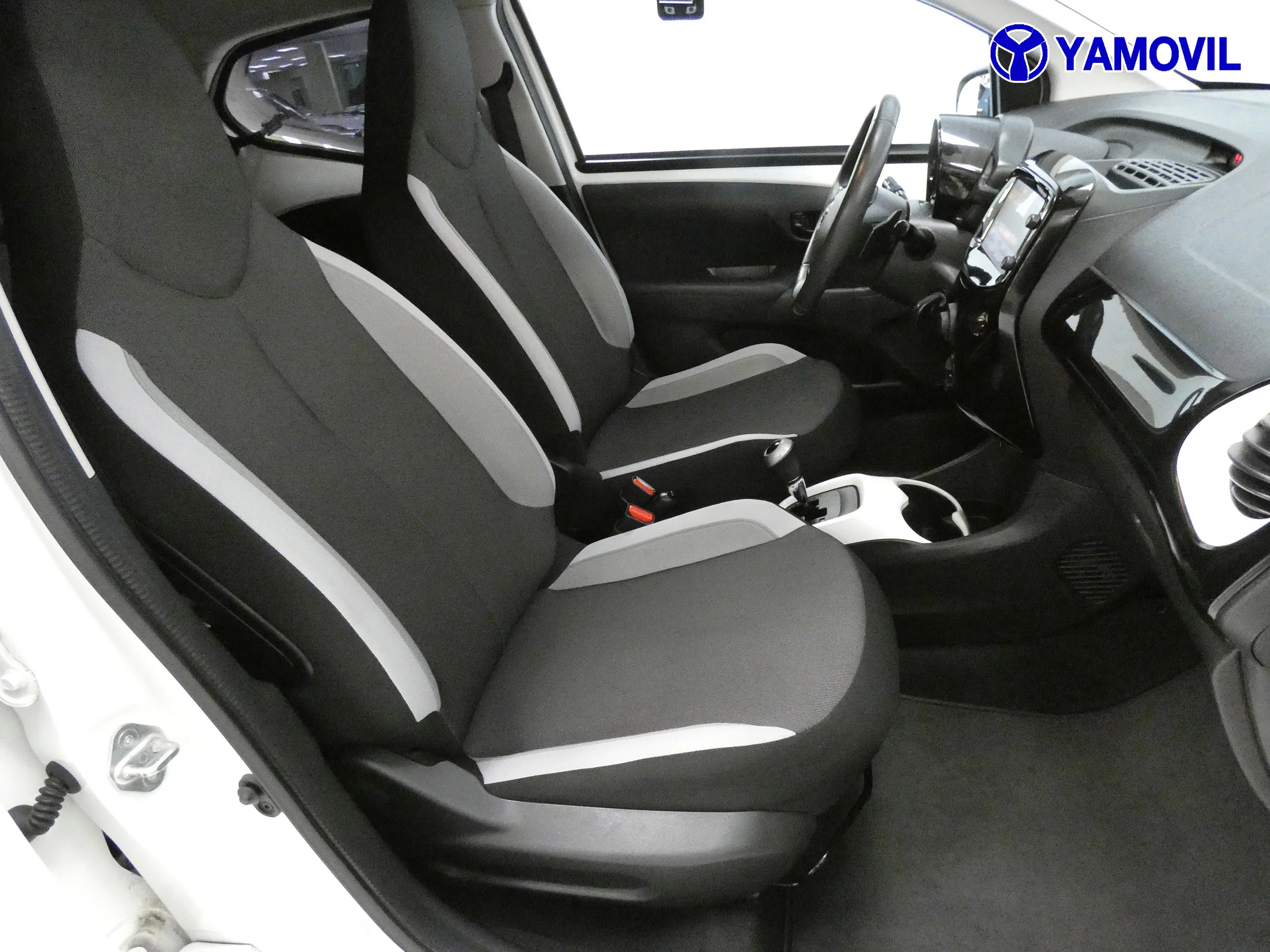 Toyota Aygo 1.0 X-PLAY Aut - Foto 13