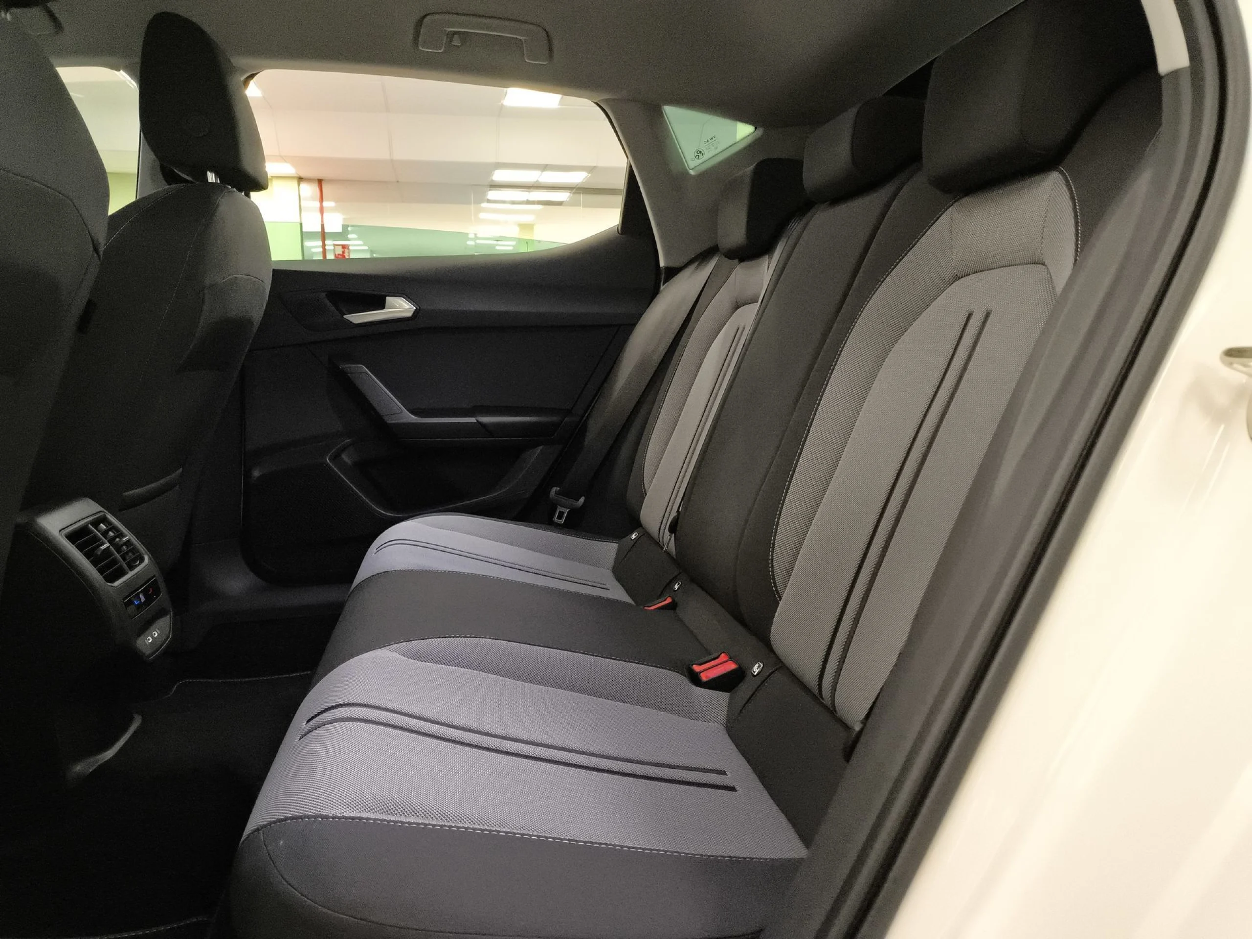Seat León 1.0 TSI SANDS Style XS 81 kW (110 CV) - Foto 17