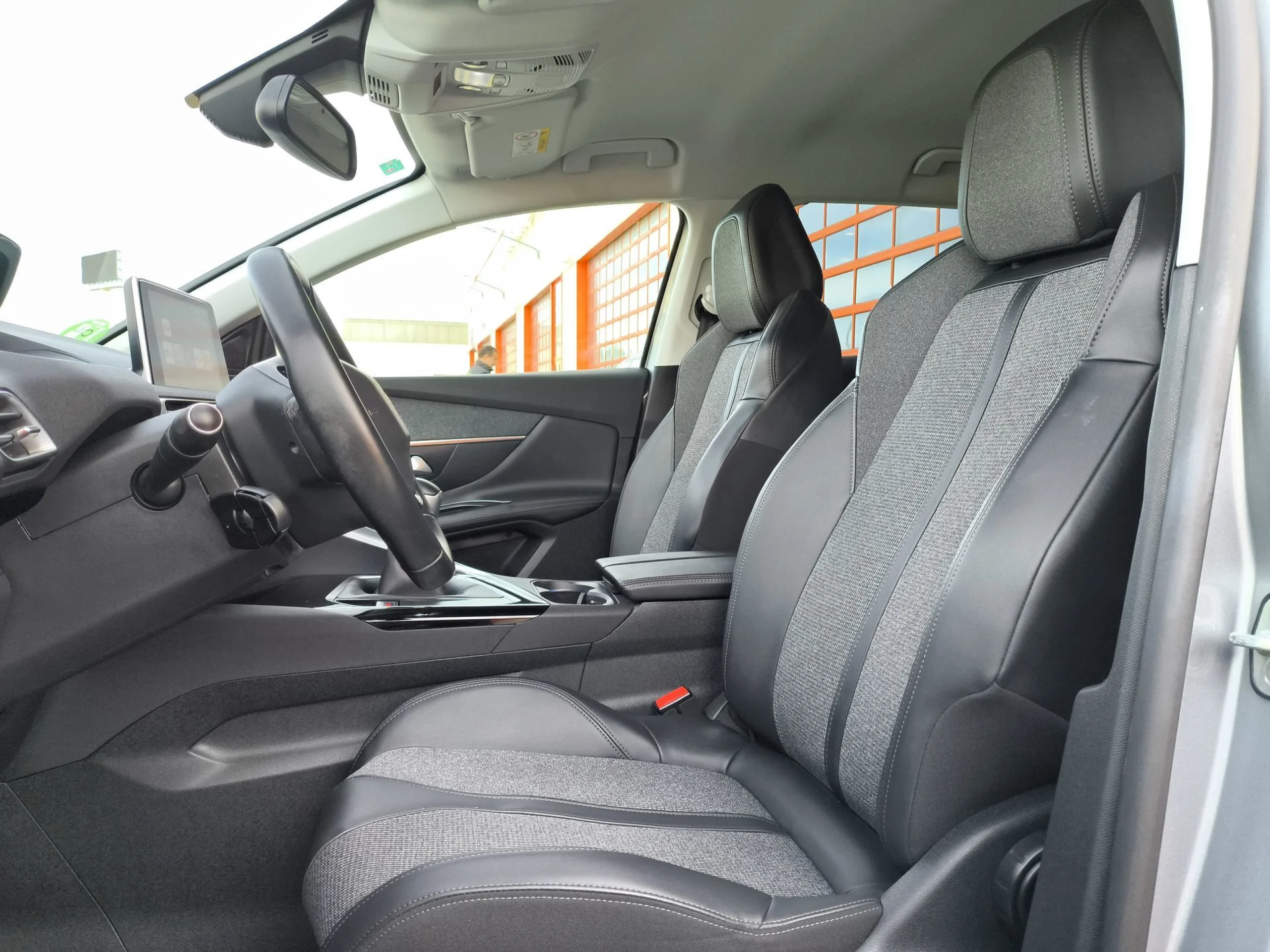 Peugeot 3008 PureTech 130 SANDS Allure 96 kW (130 CV) - Foto 8