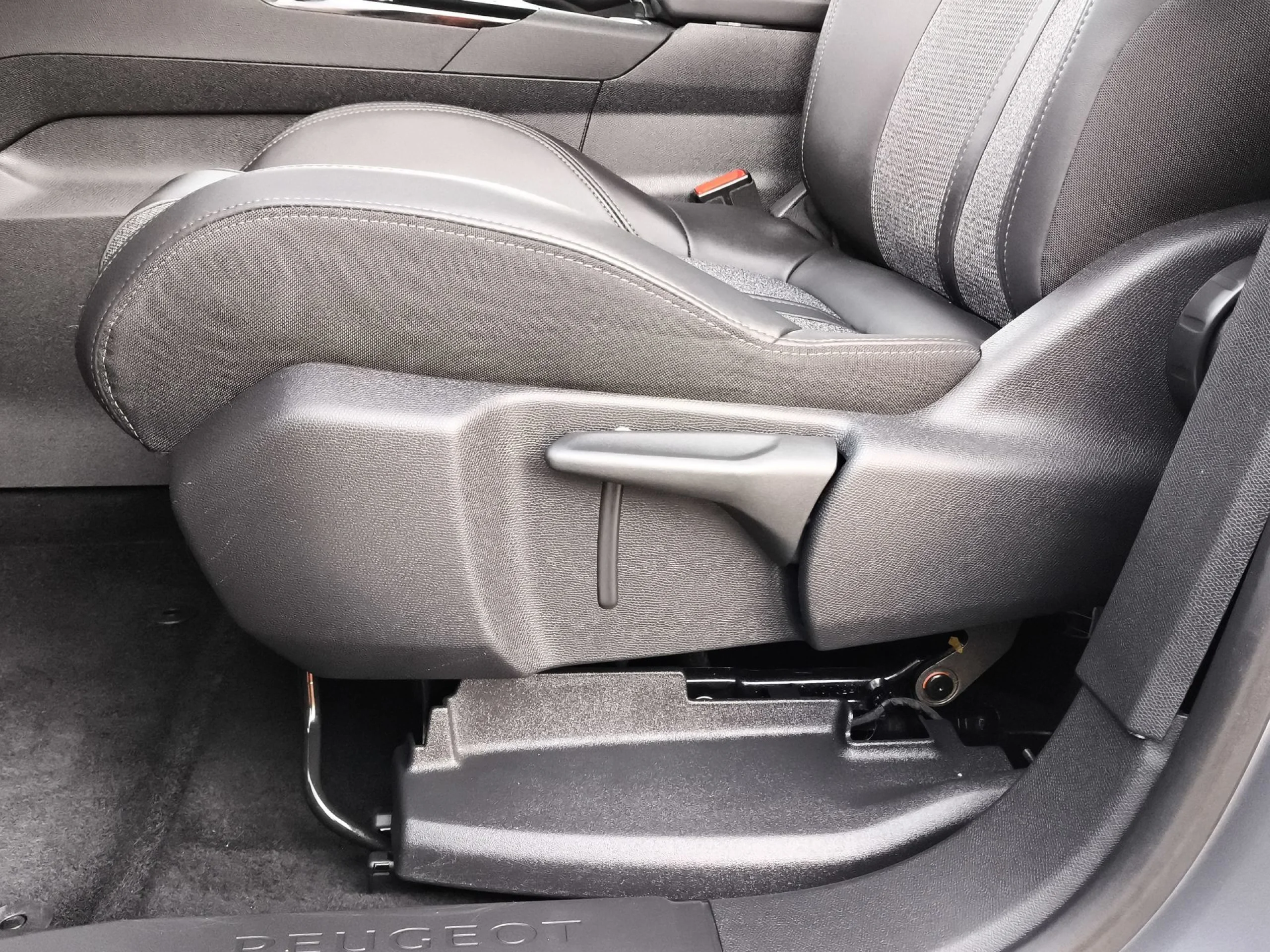Peugeot 3008 PureTech 130 SANDS Allure 96 kW (130 CV) - Foto 9