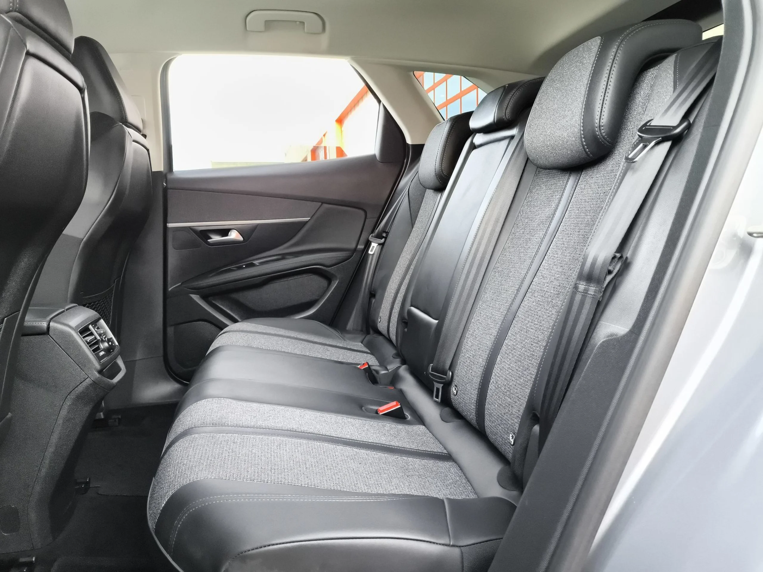 Peugeot 3008 PureTech 130 SANDS Allure 96 kW (130 CV) - Foto 19