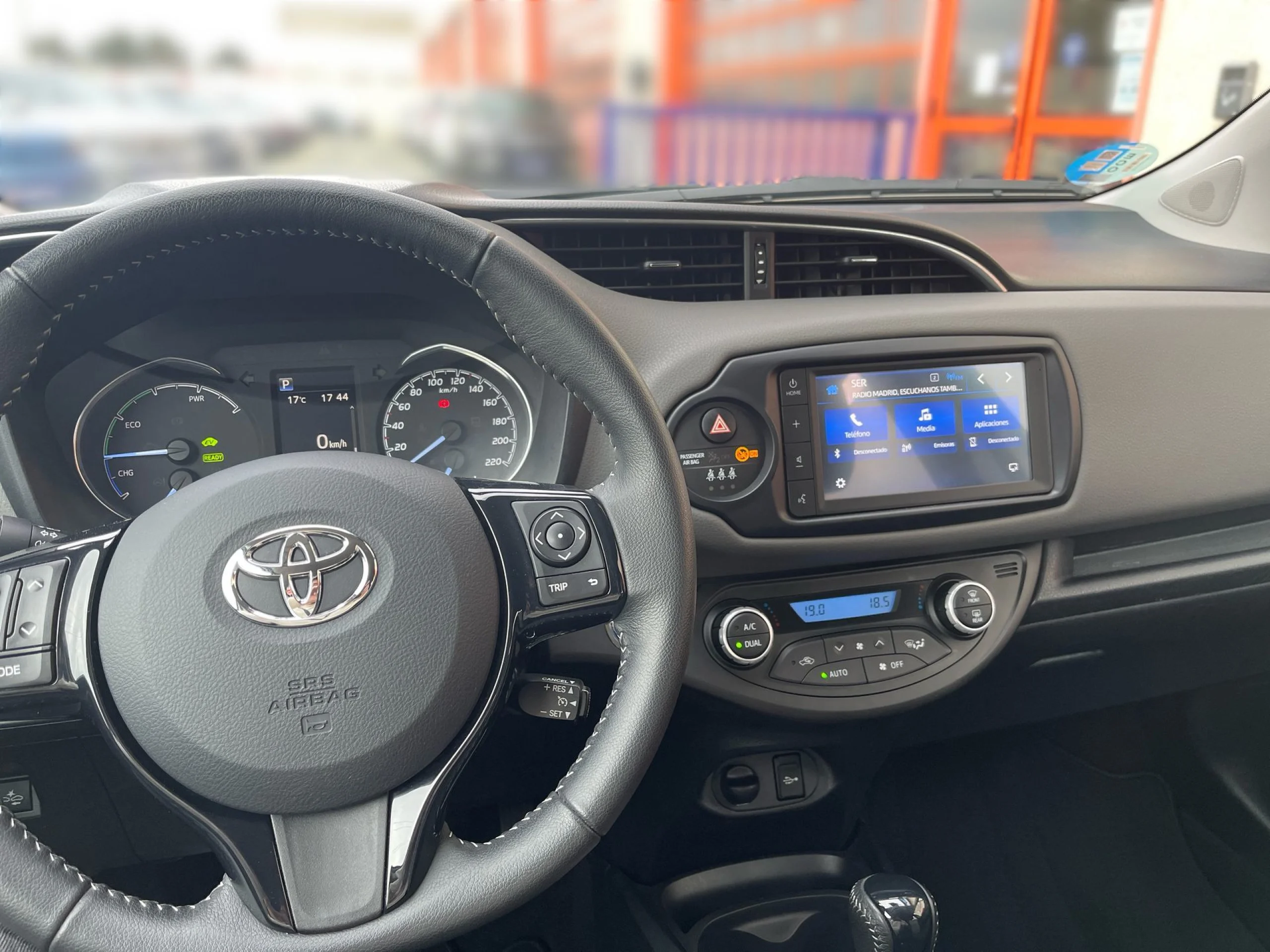 Toyota Yaris 100H Feel 74 kW (100 CV) - Foto 16