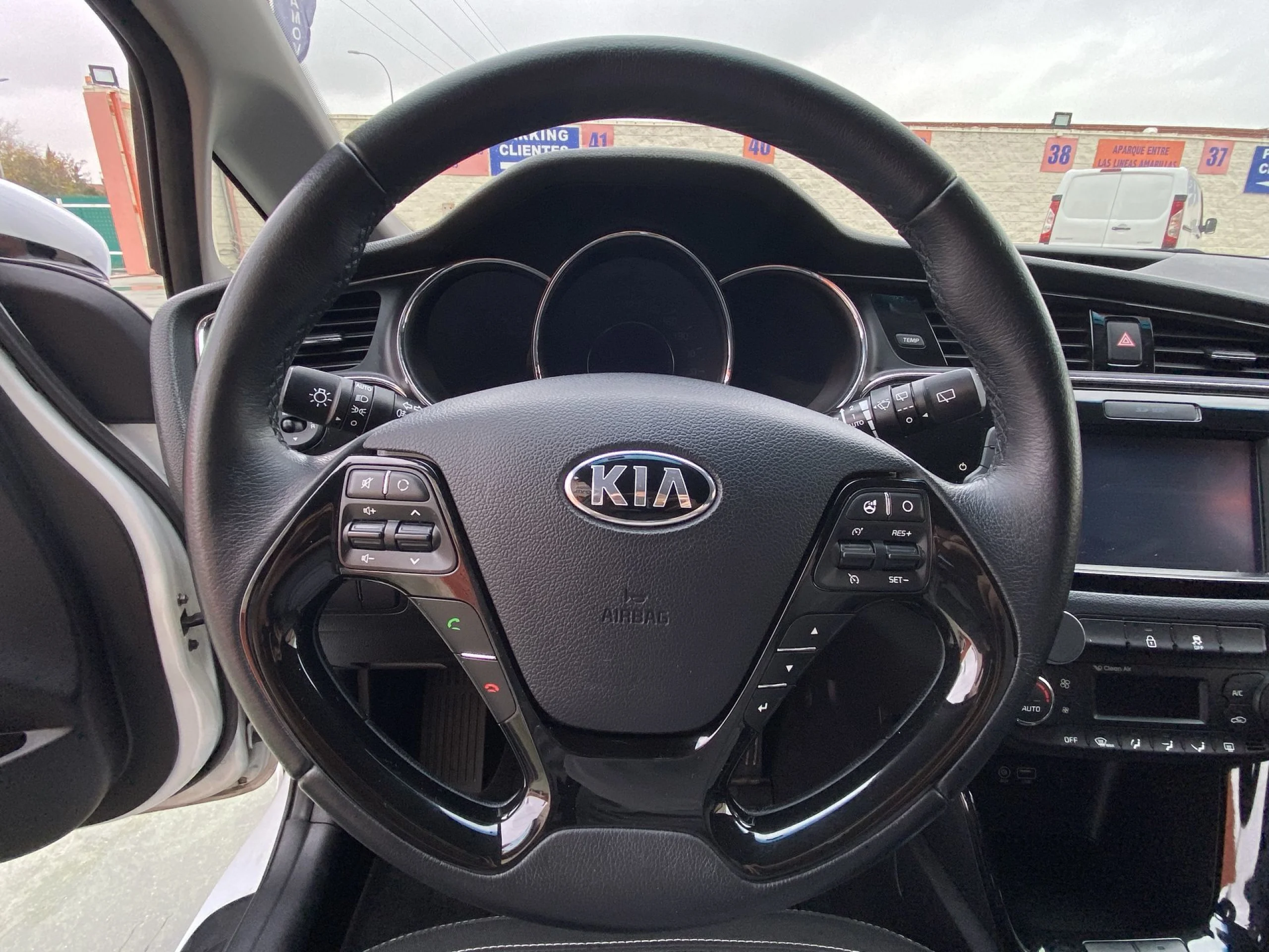 Kia Ceed 1.4 CRDi WGT Concept 66 kW (90 CV) - Foto 10