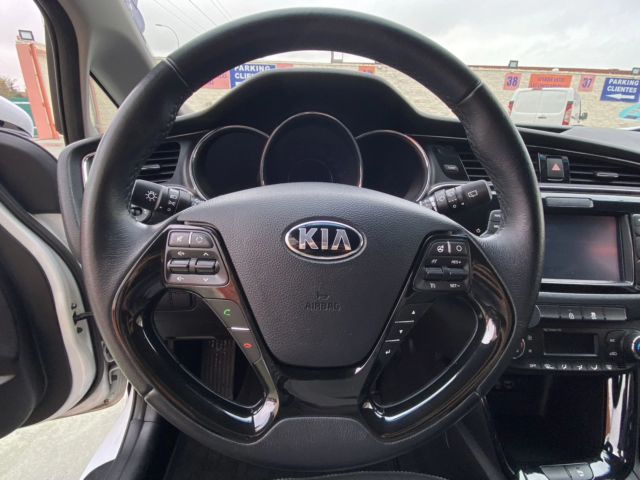 Kia Ceed 1.4 CRDi WGT Concept 66 kW (90 CV) - Foto 11