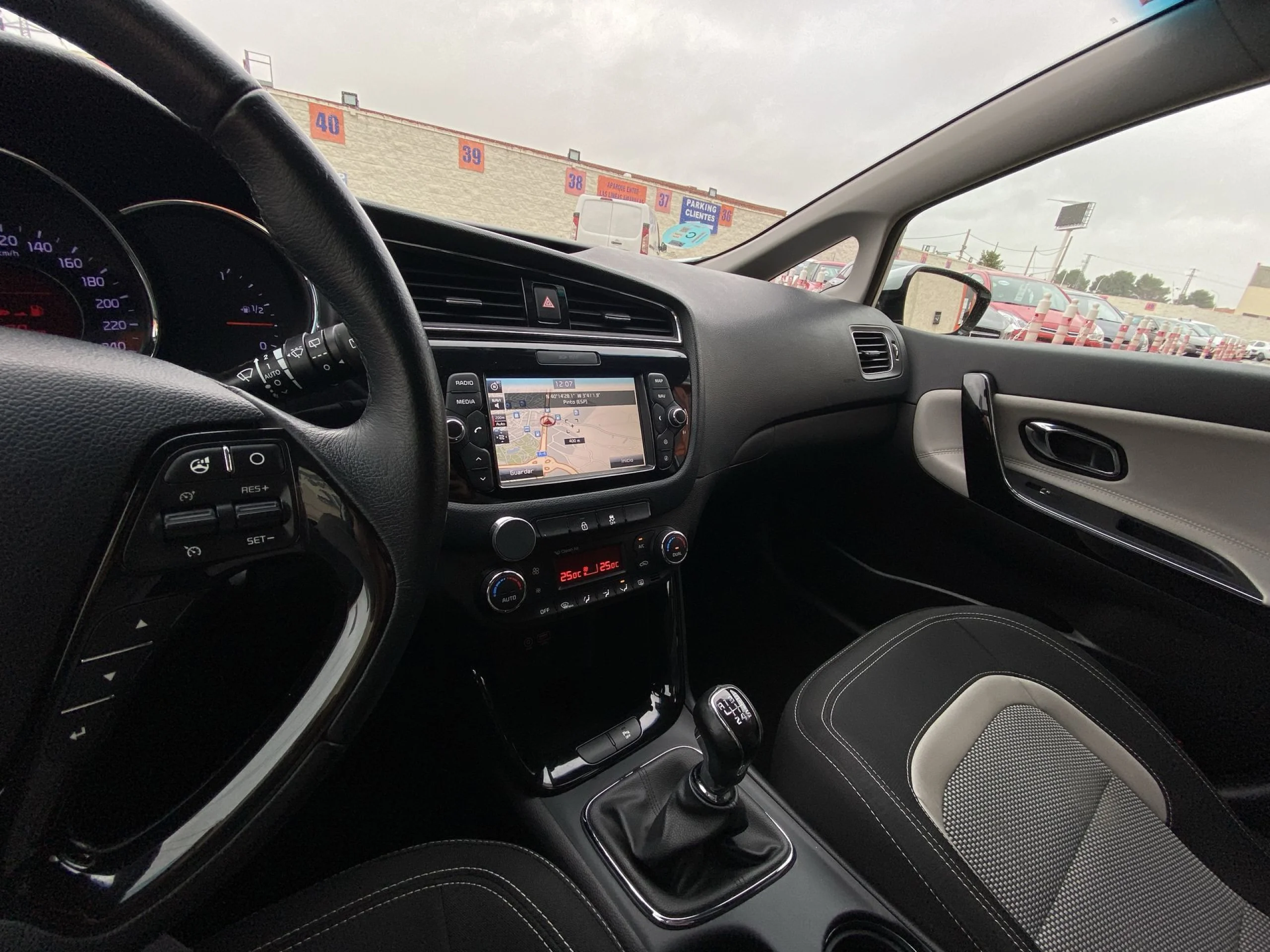 Kia Ceed 1.4 CRDi WGT Concept 66 kW (90 CV) - Foto 18