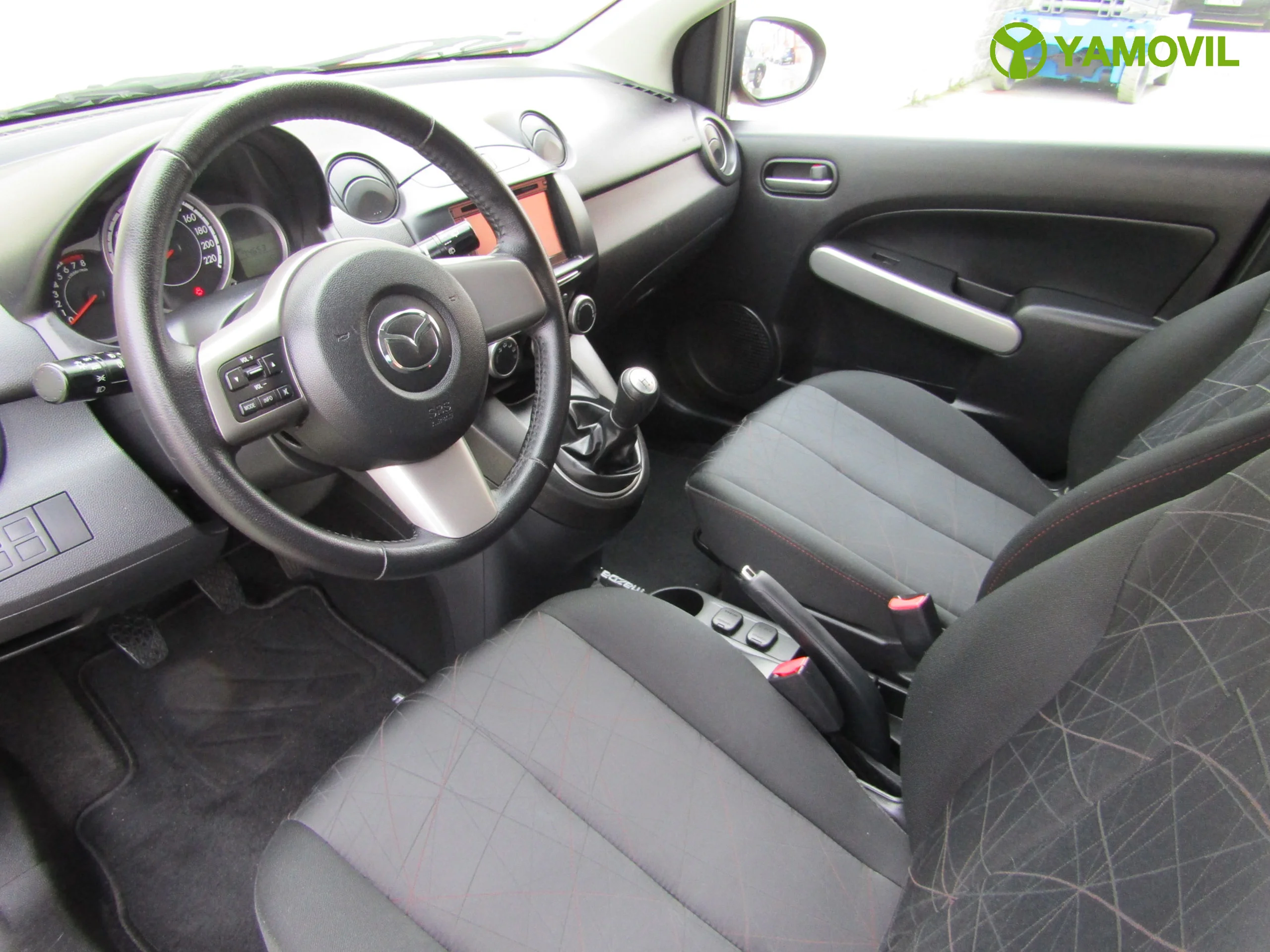 Mazda 2 1.3i IRUKA 75CV PACK NAVEGADOR - Foto 14