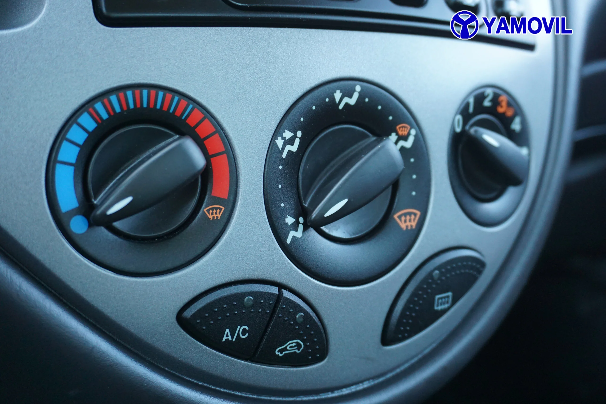 Ford Focus 1.8 TDCI TREND 5P - Foto 24