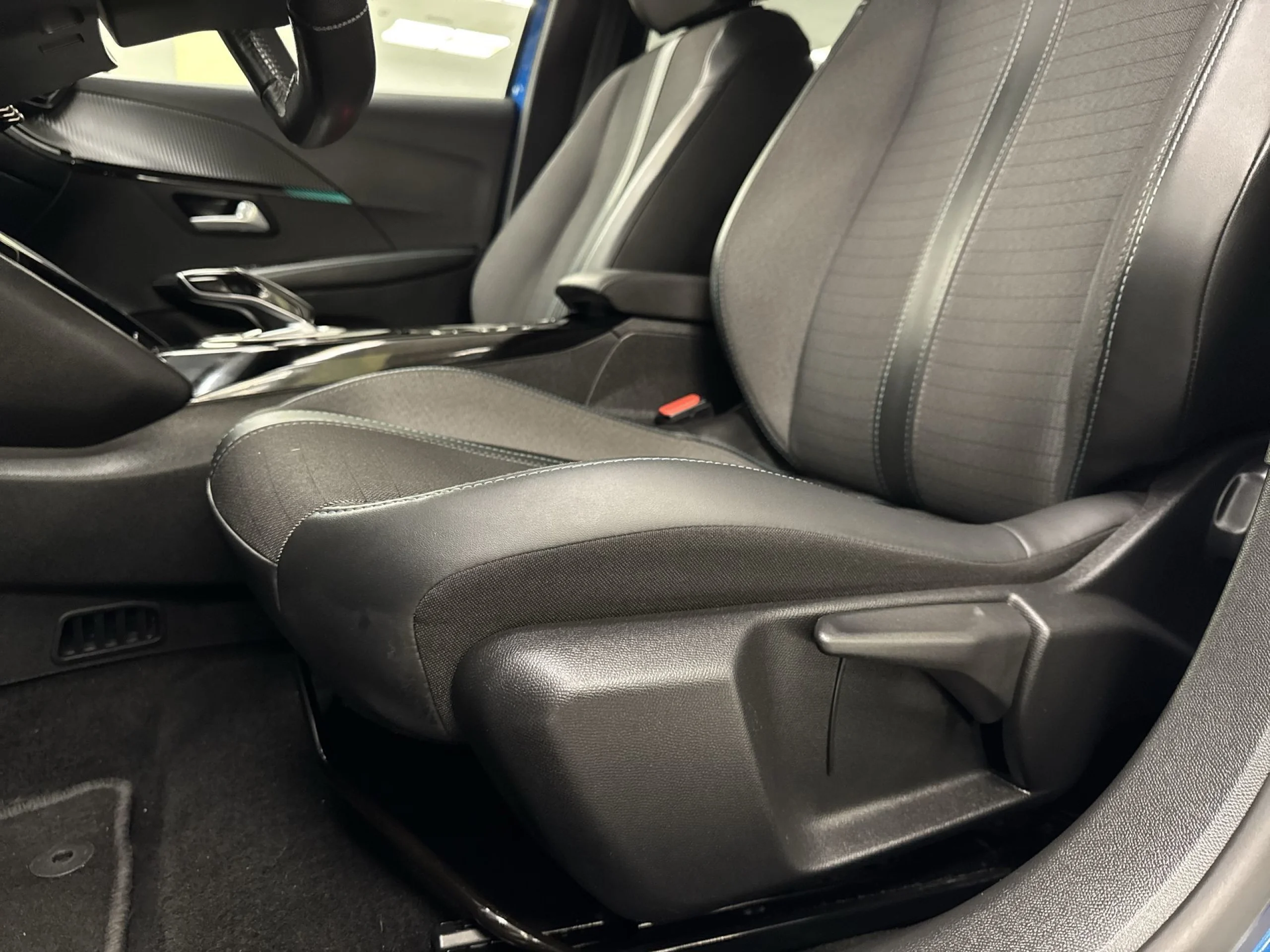 Peugeot E-208 Eléctrico Allure Pack 100 kW (136 CV) - Foto 9