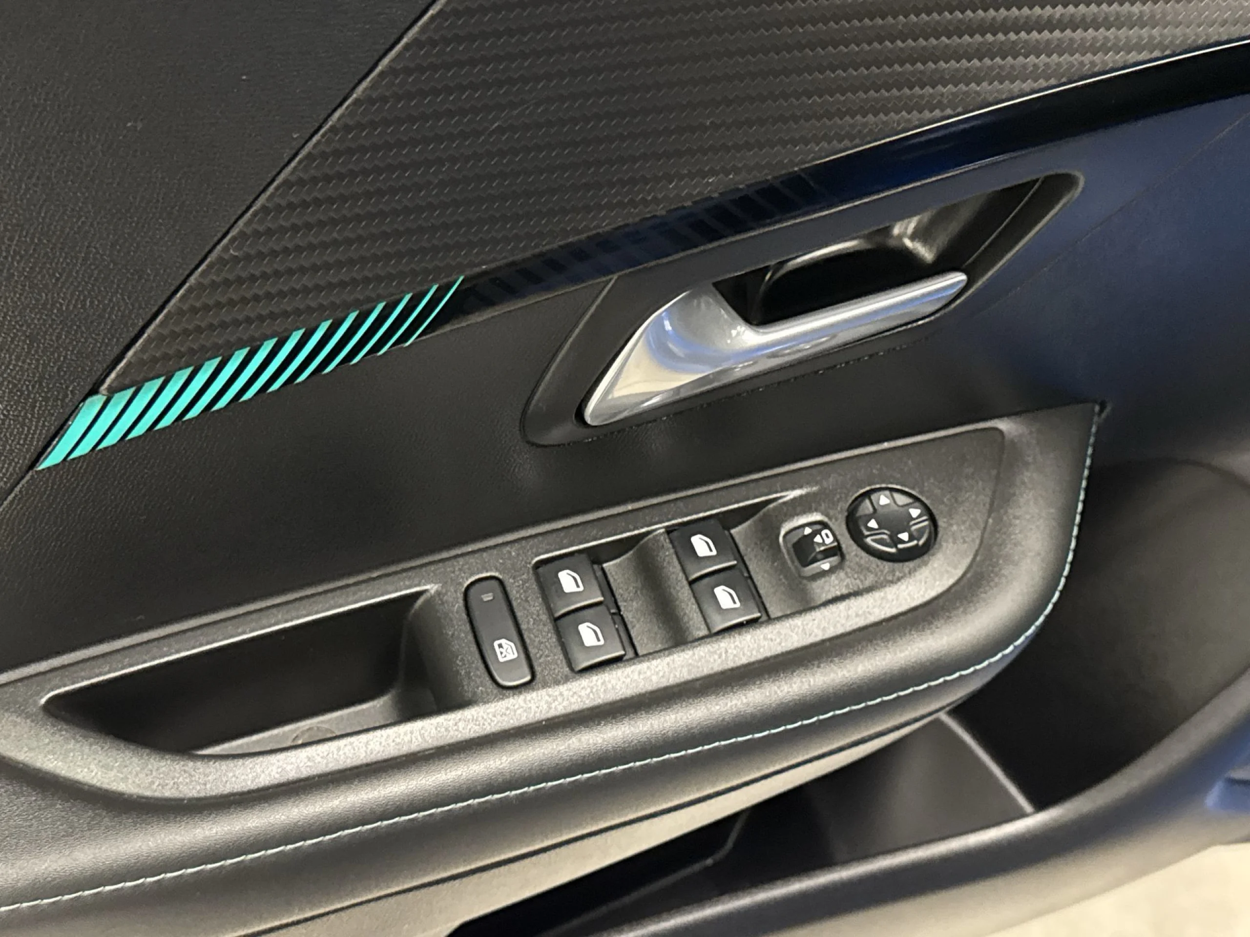 Peugeot E-208 Eléctrico Allure Pack 100 kW (136 CV) - Foto 10