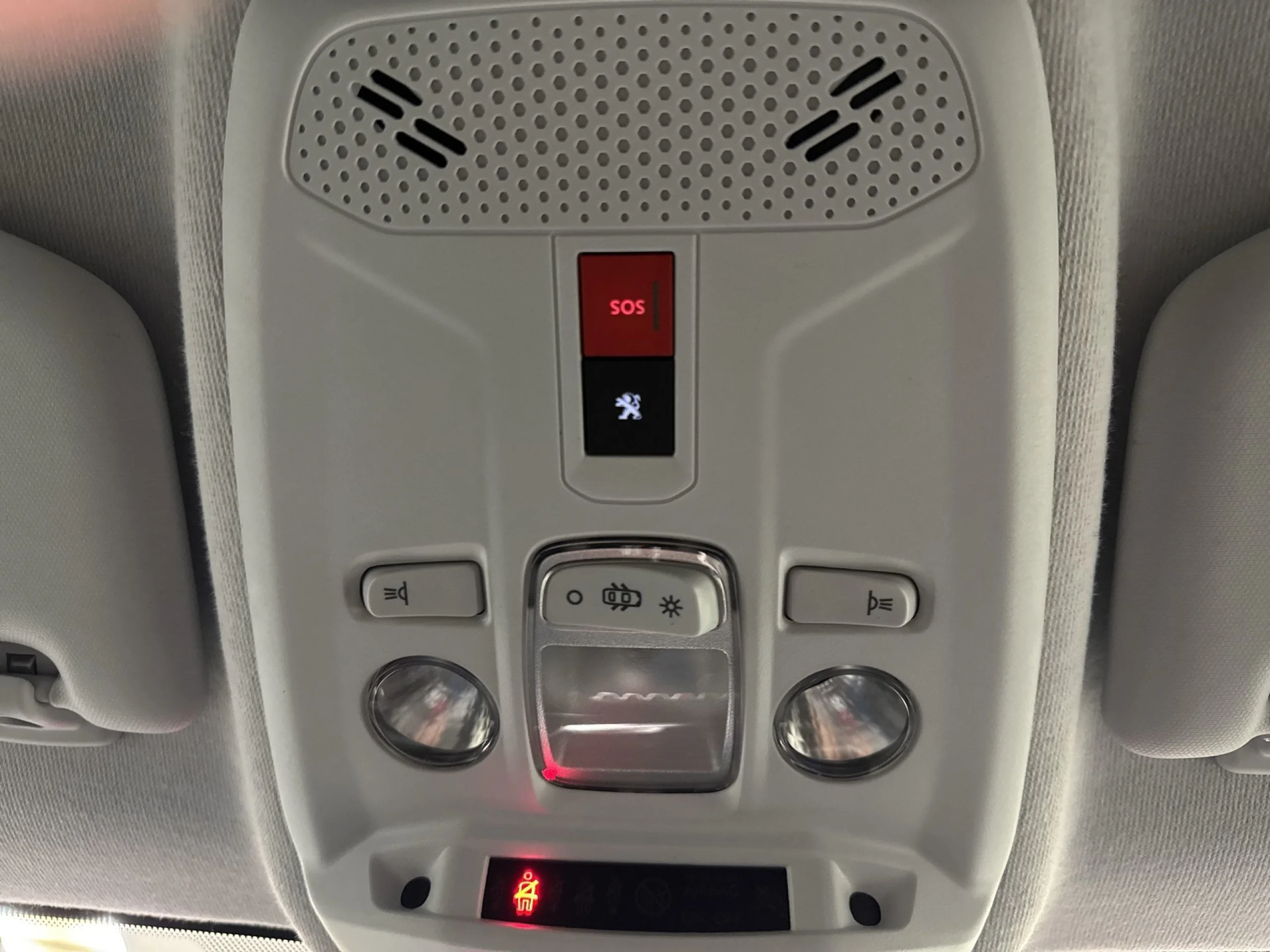 Peugeot E-208 Eléctrico Allure Pack 100 kW (136 CV) - Foto 17