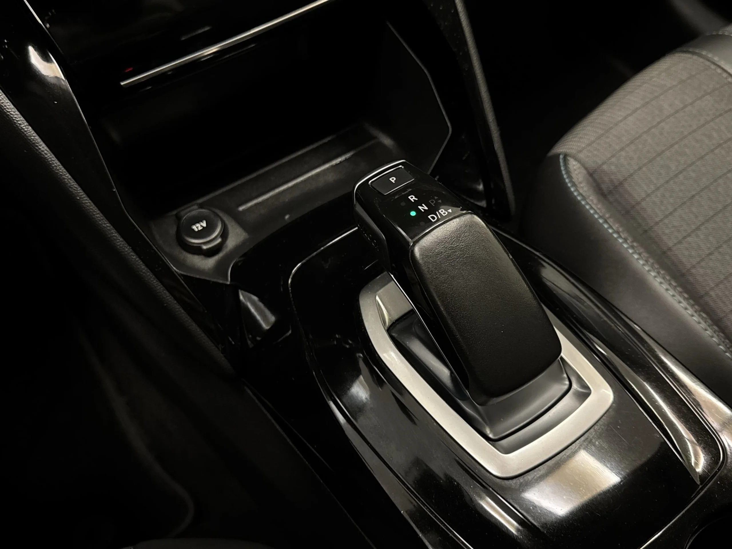 Peugeot E-208 Eléctrico Allure Pack 100 kW (136 CV) - Foto 21