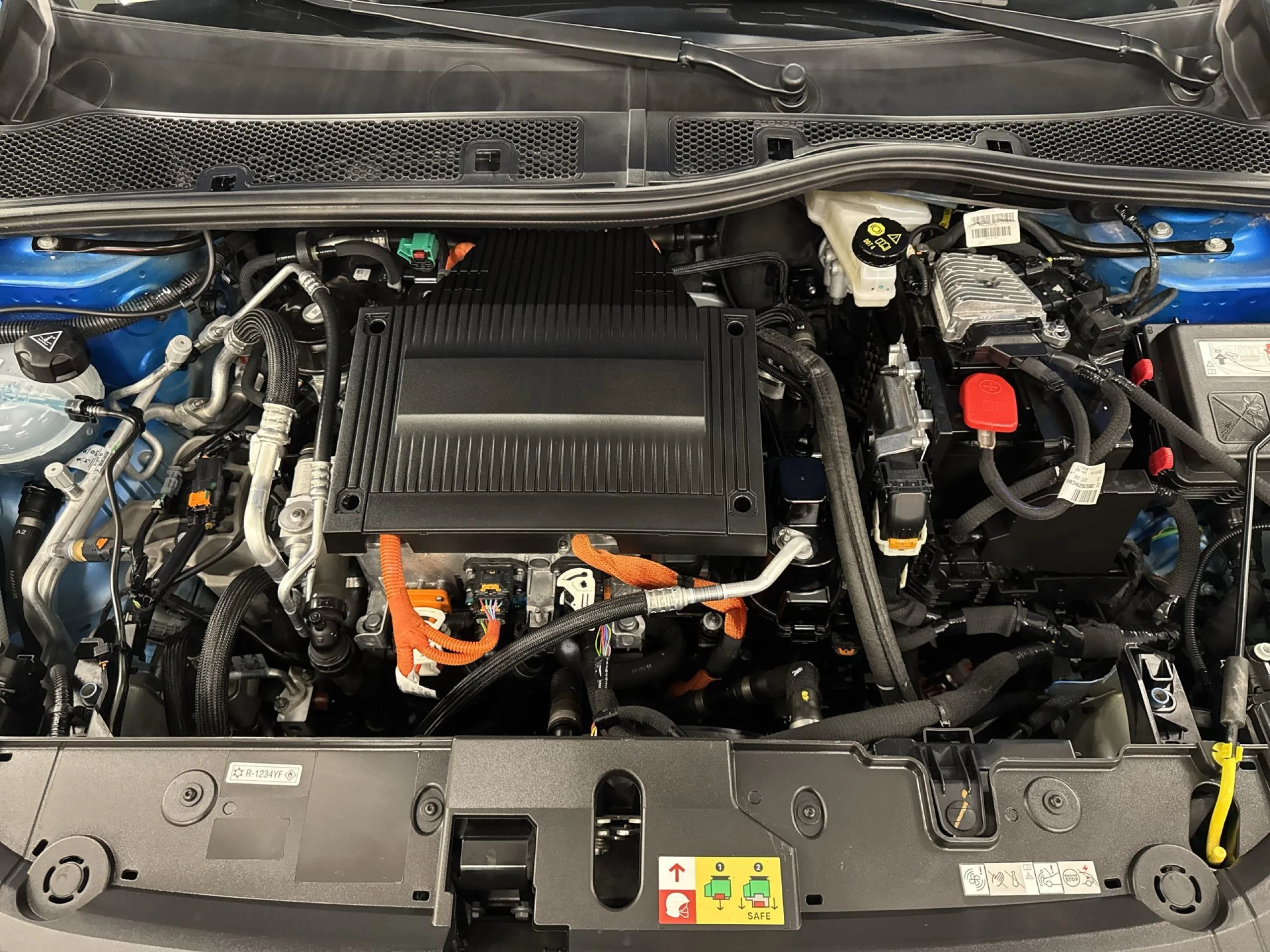 Peugeot E-208 Eléctrico Allure Pack 100 kW (136 CV) - Foto 26