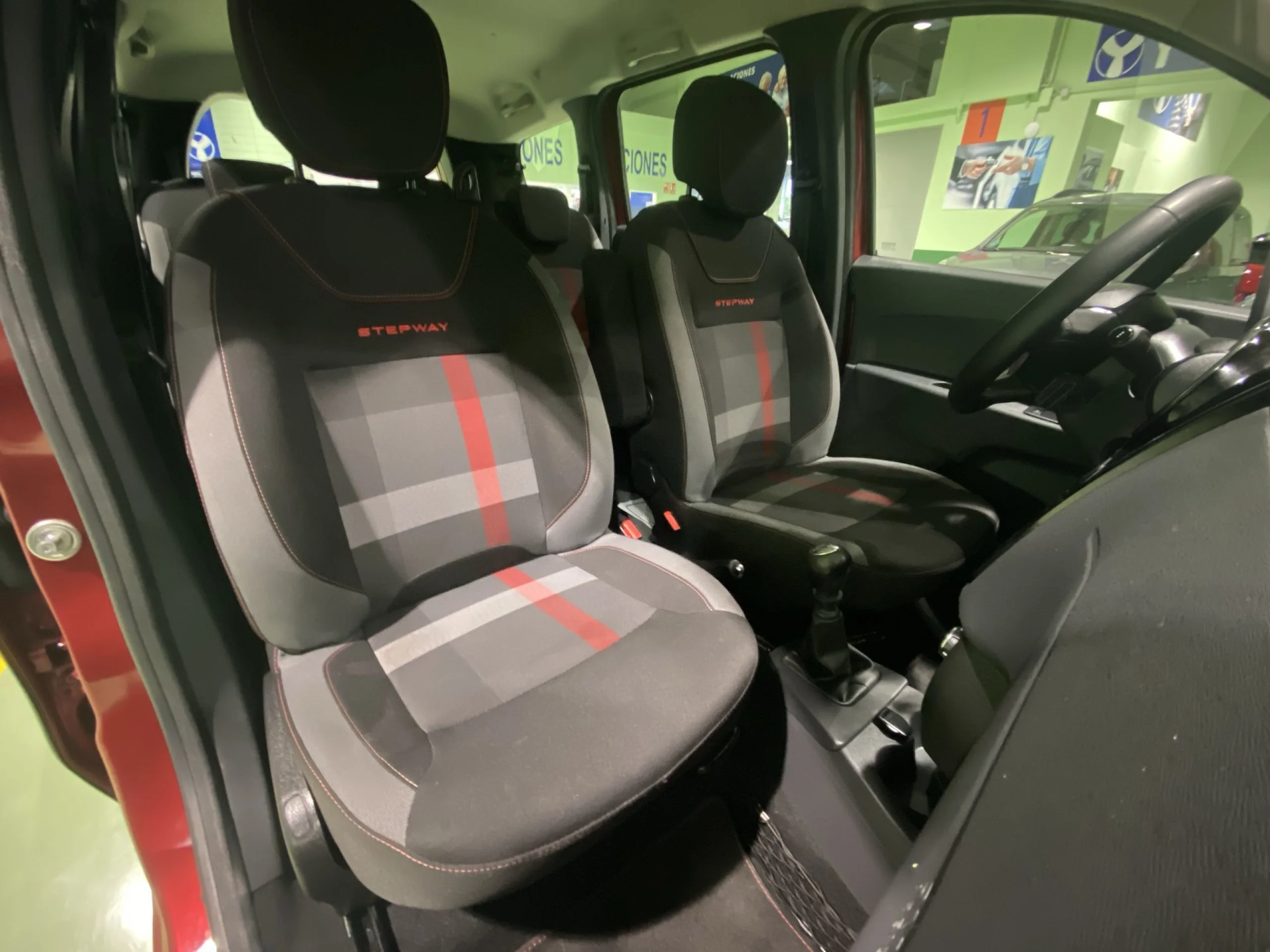 Dacia Lodgy Stepway Comfort TCe 96 kW (130 CV) GPF - Foto 20