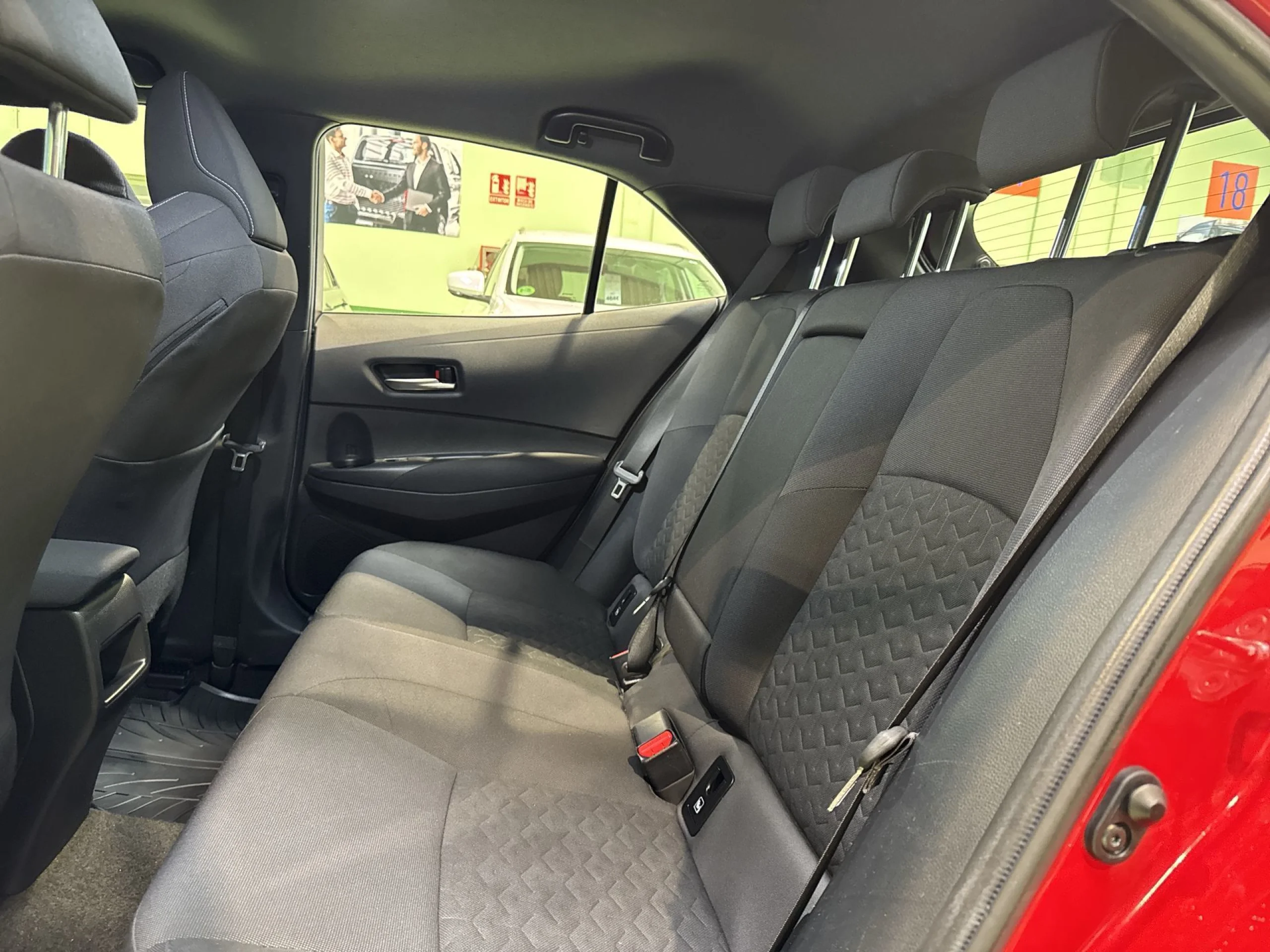 Toyota Corolla 1.8 125 Híbrido Active Tech E-CVT 90 kW (122 CV) - Foto 20