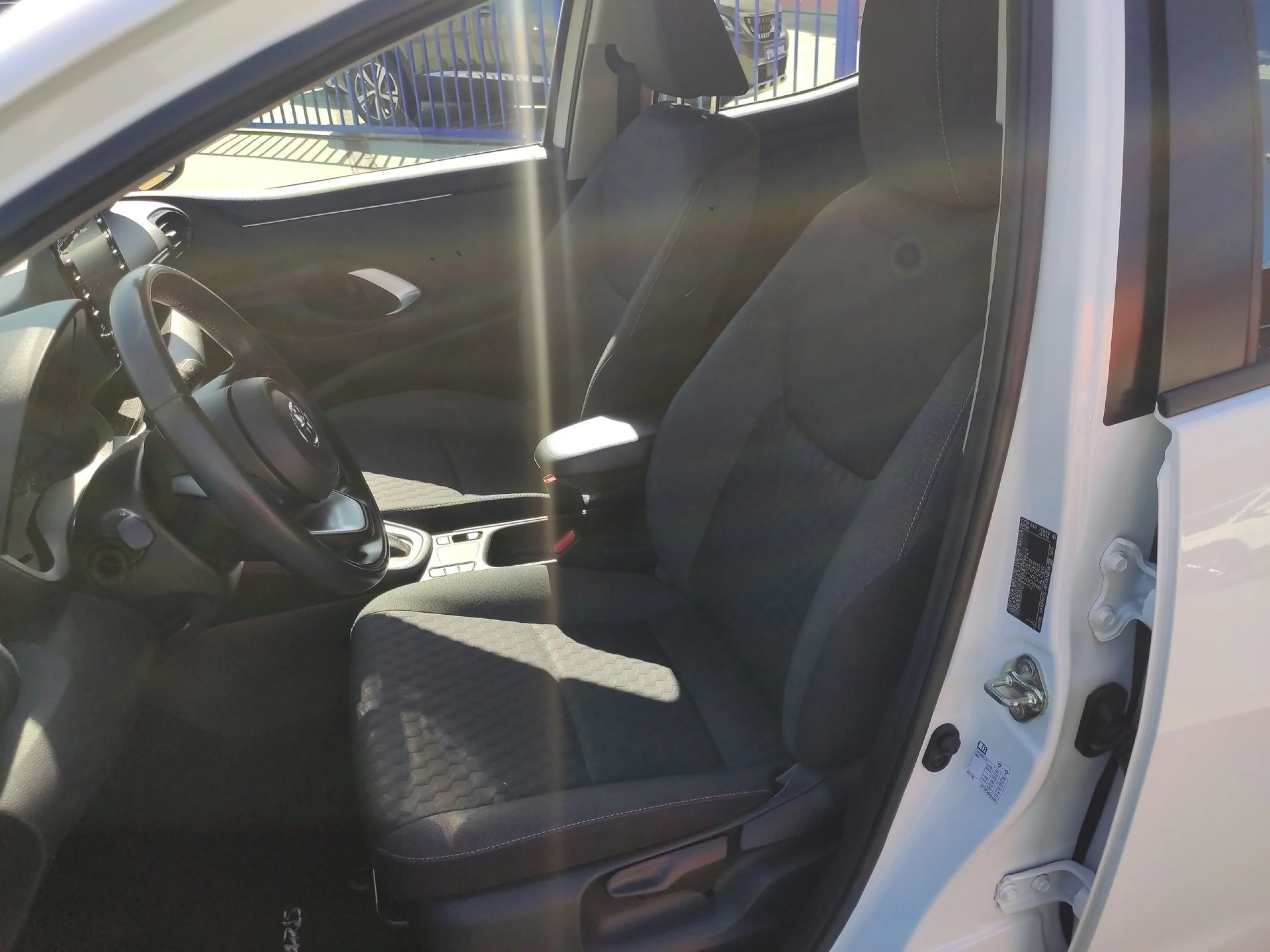 Toyota Yaris 120H Active Tech 85 kW (116 CV) - Foto 8