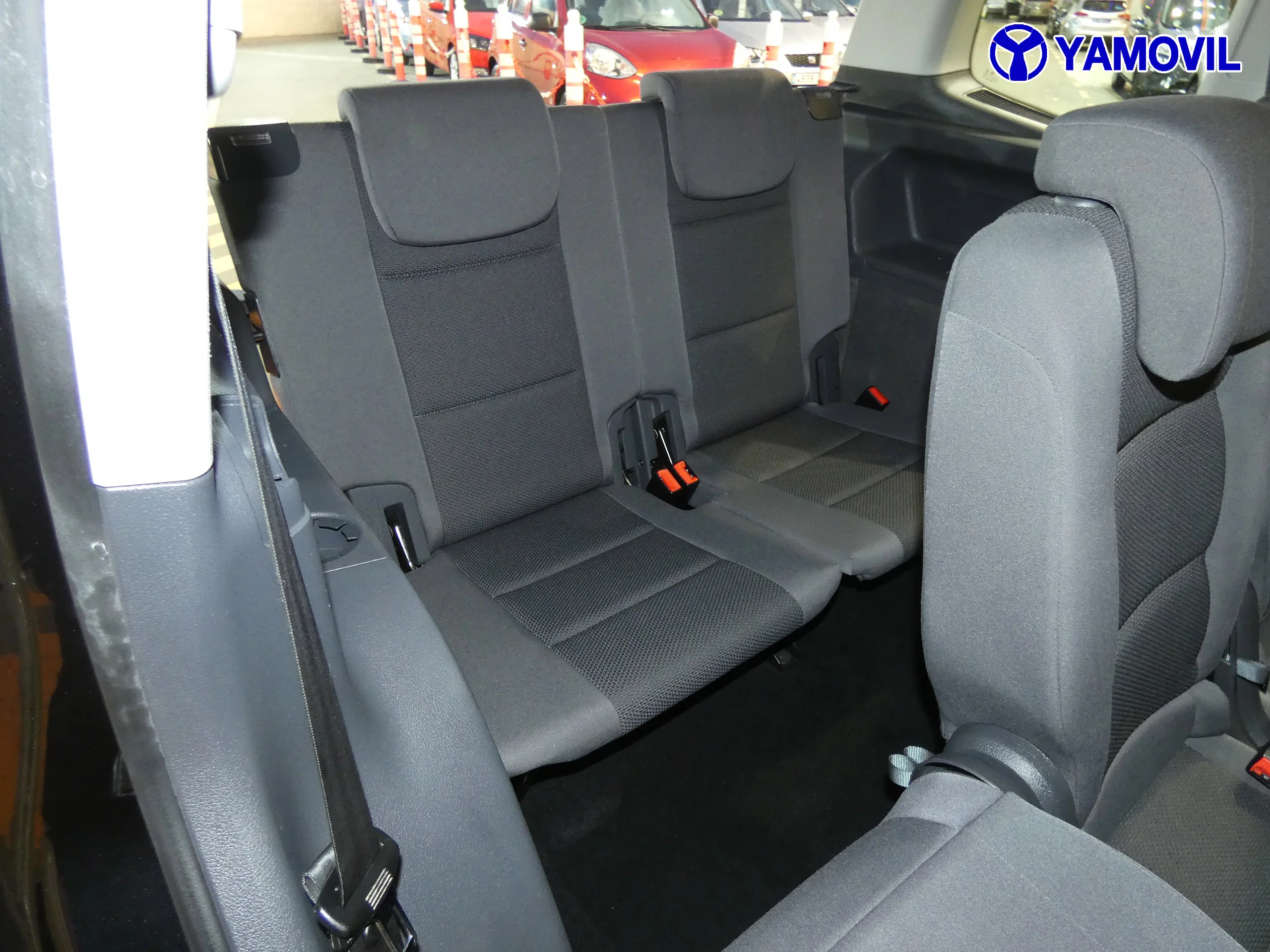 Volkswagen Touran 1.6 TDI EDITION - Foto 8