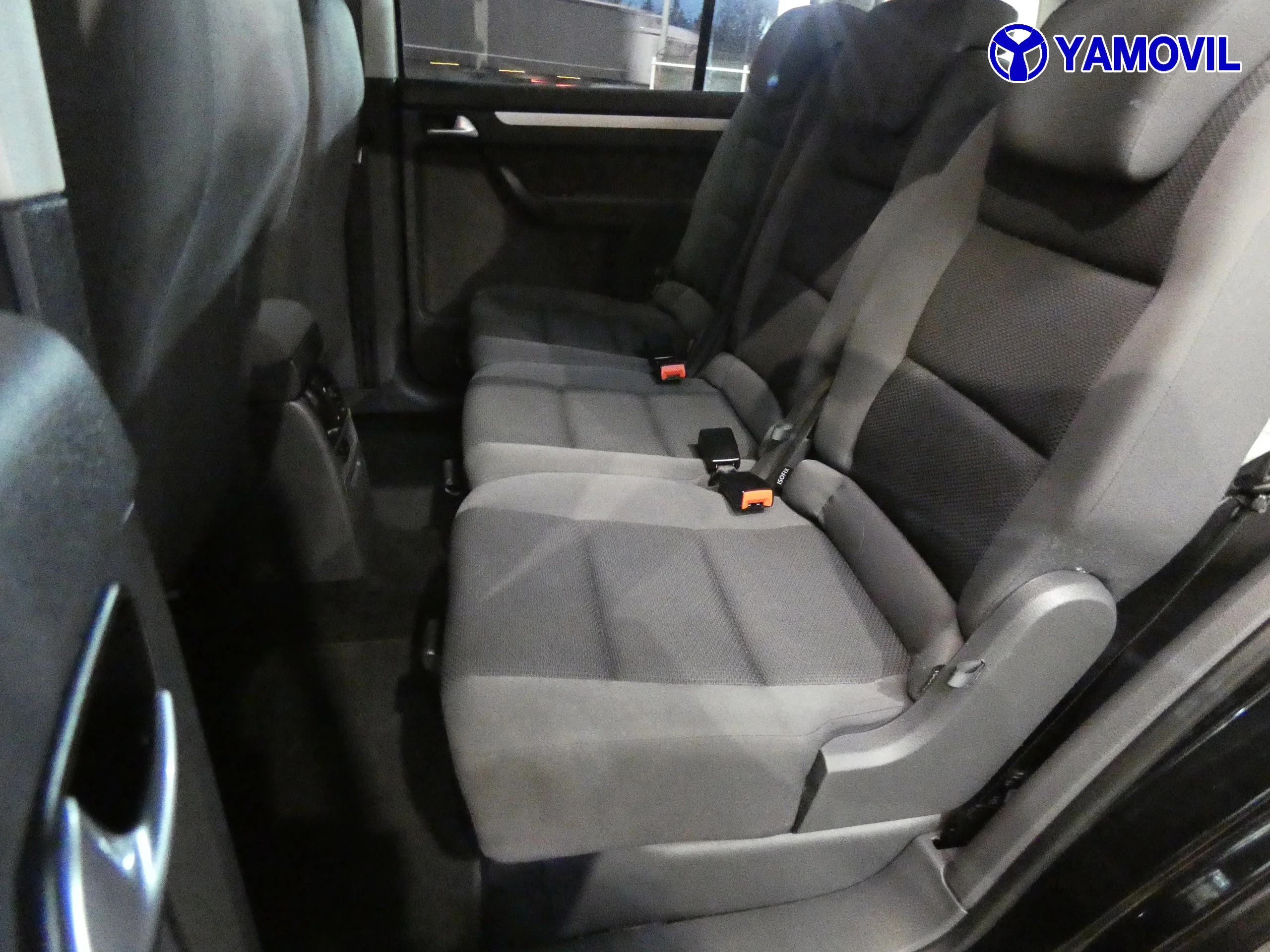 Volkswagen Touran 1.6 TDI EDITION - Foto 17