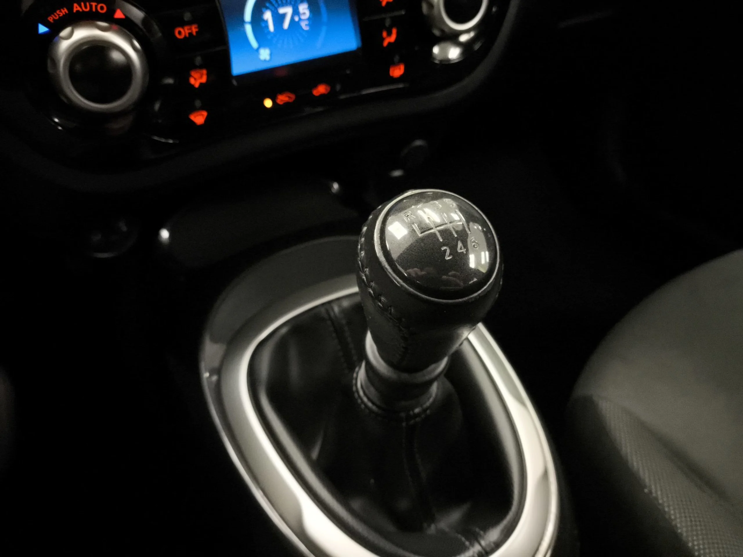 Nissan Juke 1.5 dCi Tekna 4x2 81 kW (110 CV) - Foto 17