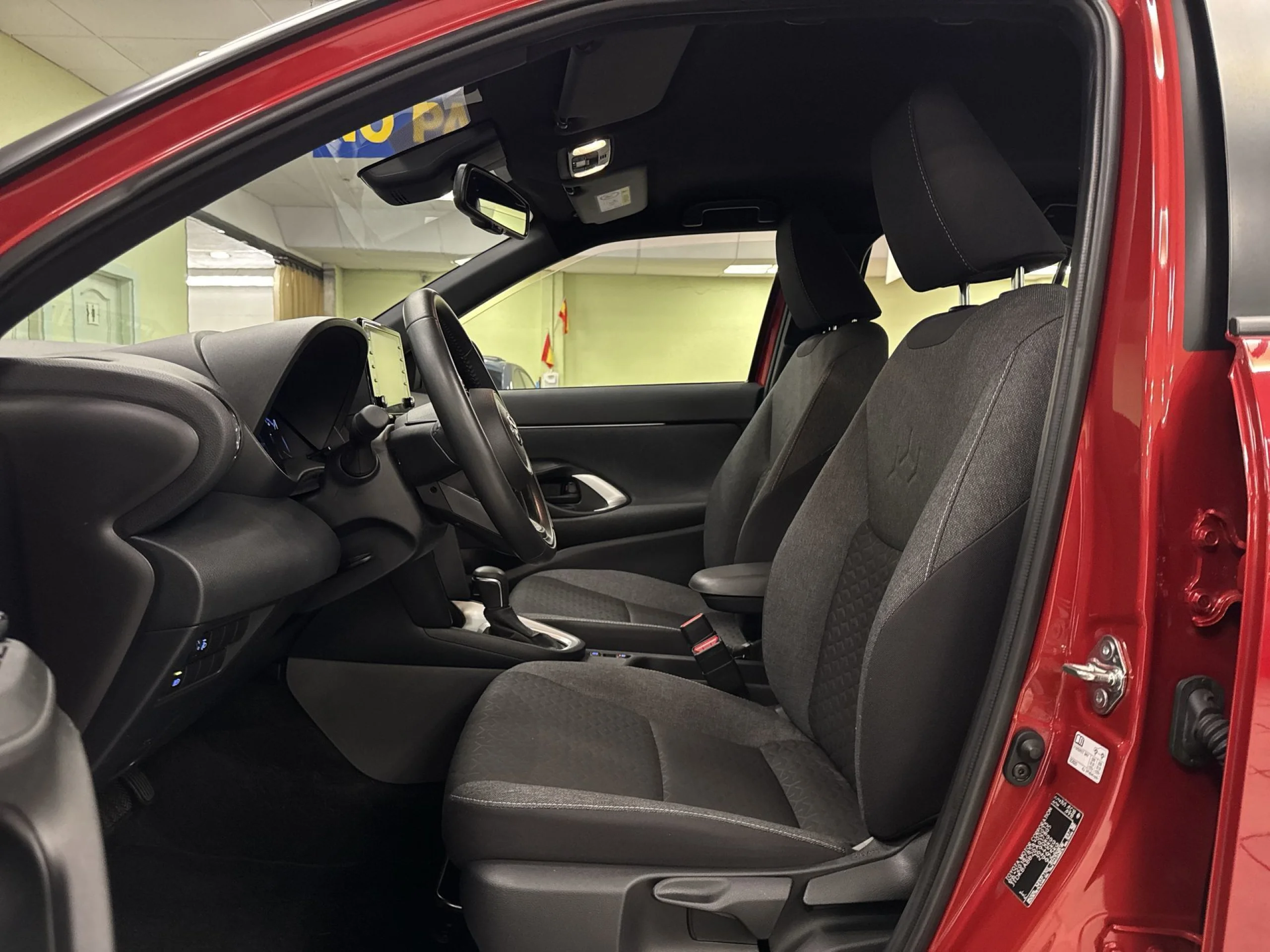 Toyota Yaris Cross 120H Active Tech 85 kW (116 CV) - Foto 8