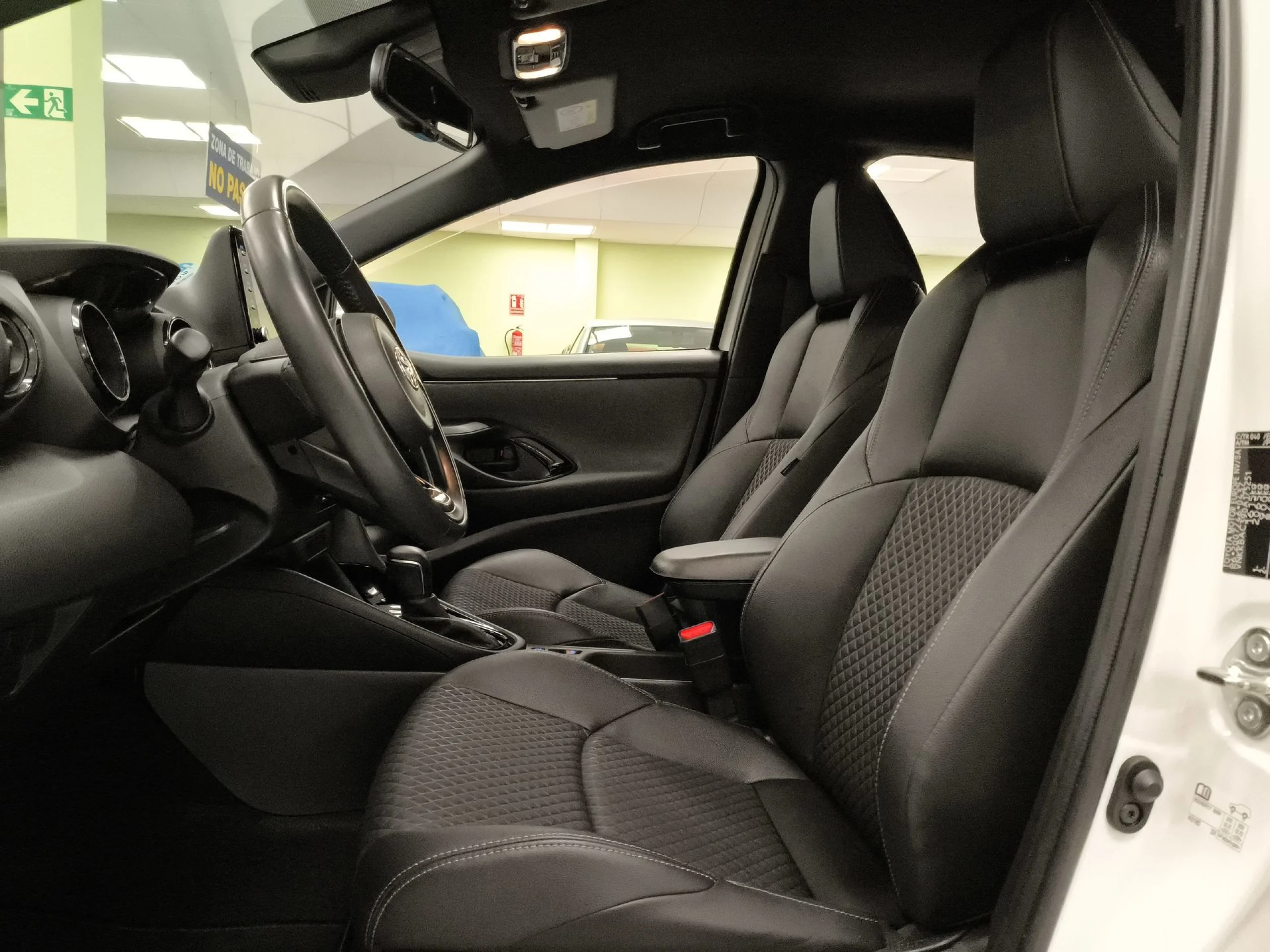 Toyota Yaris 120H Style 85 kW (116 CV) - Foto 8